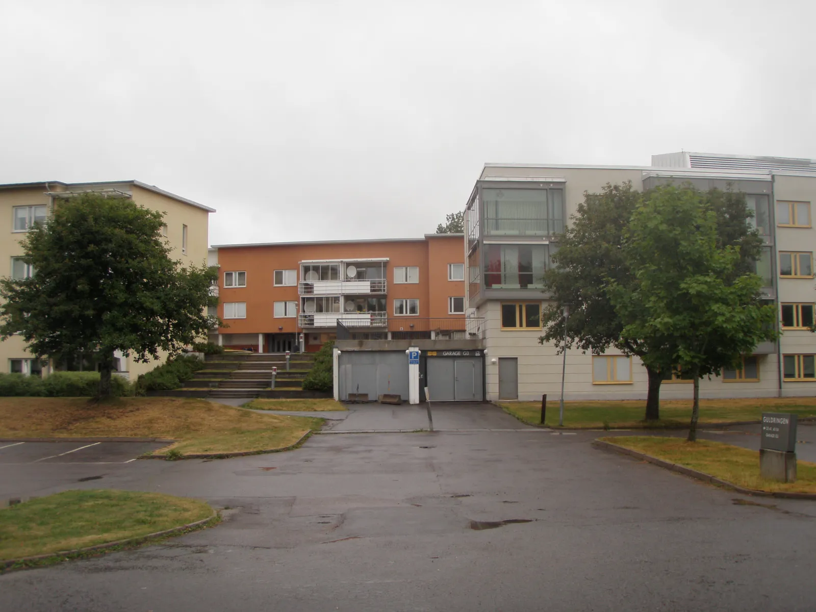 Photo showing: Guldringen, sedd från parkeringen vid Navestads centrum