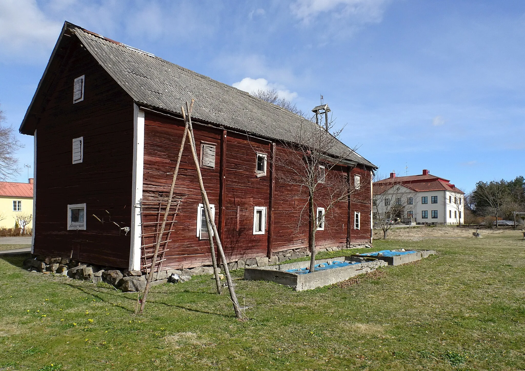 Photo showing: Edeby säteri, ekonomibyggnad