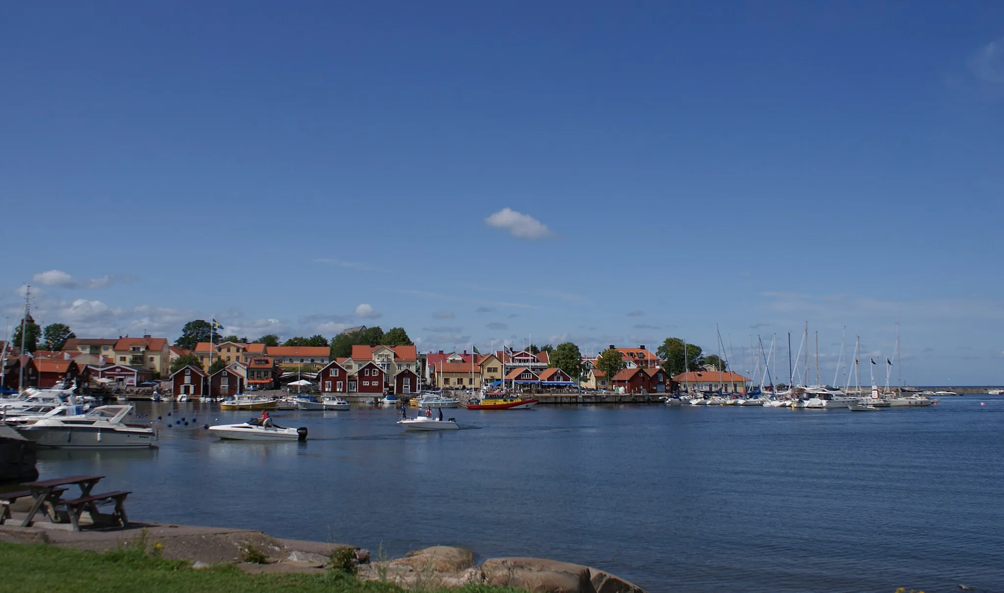 Photo showing: The harbour of Öregrund.