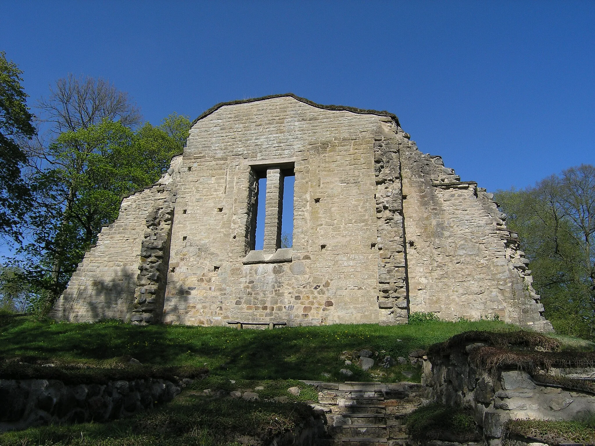 Photo showing: Riseberga Monastery Ruin (Riseberga kloster). Fjugesta, Sweden.