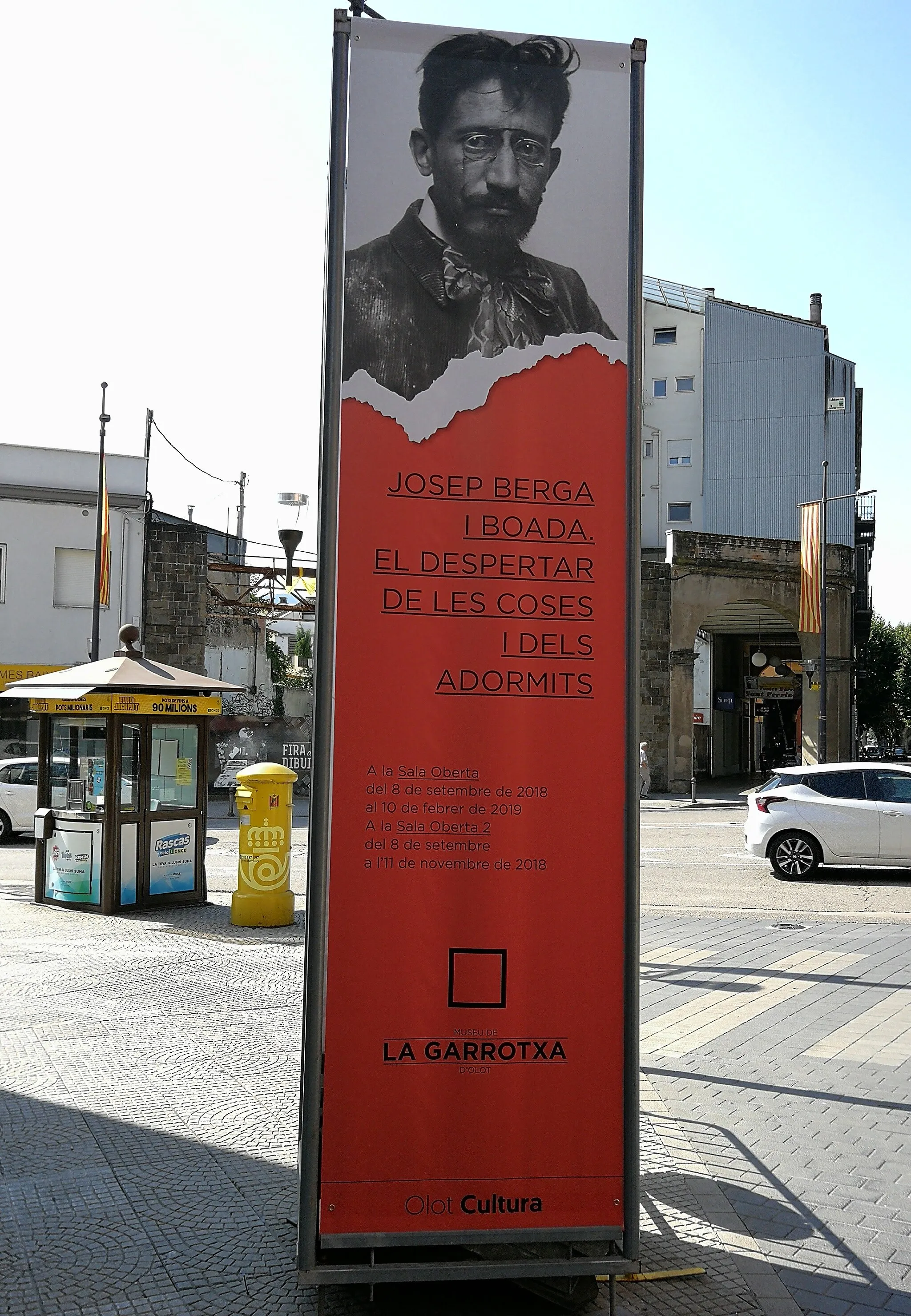 Photo showing: Werbung für die Ausstellung Josep Berga i Boada vom 8. September 2018 bis zum 10. Februar 2019 in des Sala Oberta des Museu Comarcal de la Garrotxa in Olot