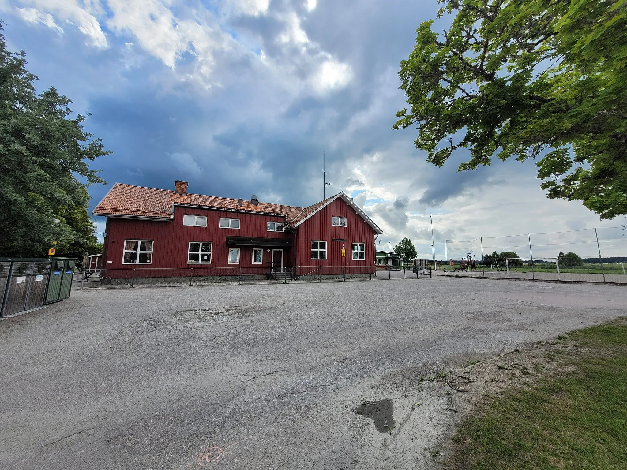 Photo showing: Varmsätra skola, juli 2023.