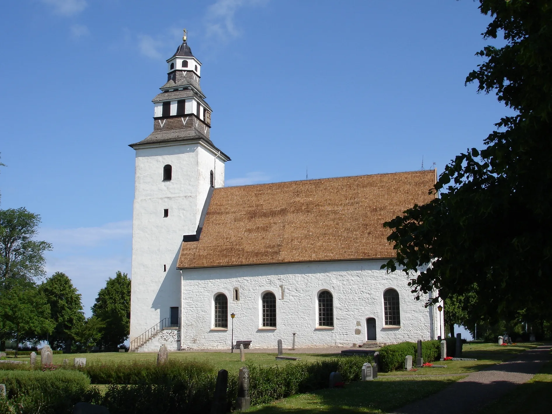 Photo showing: Hovs kyrka i Östergötland sommaren 2009