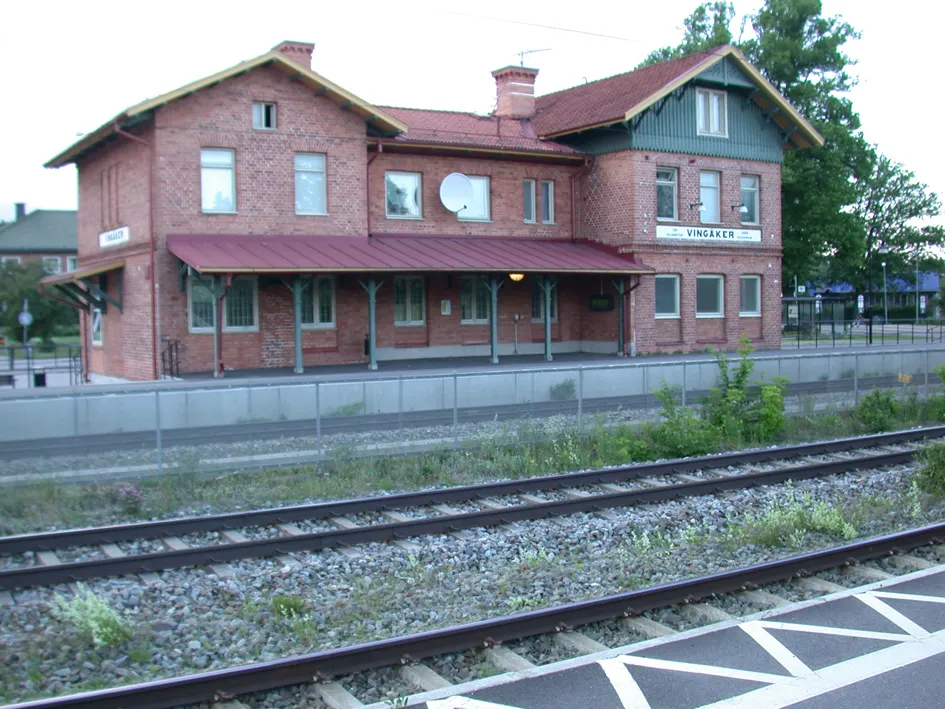 Photo showing: Vingåker railway station in Vingåker in Sweden.