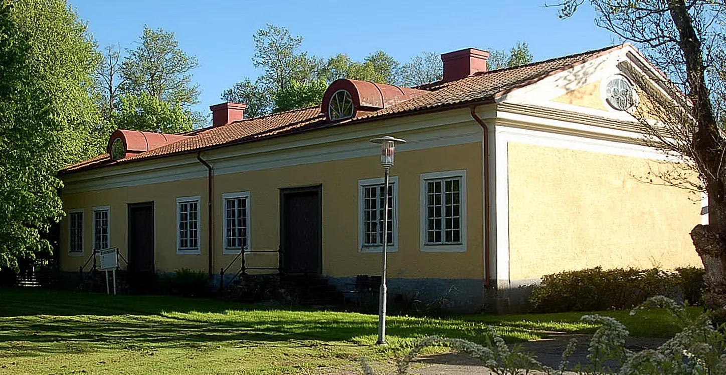 Photo showing: Laxå Museum, västra flygelbyggnaden till Laxå Herrgård uppförd på 1819.