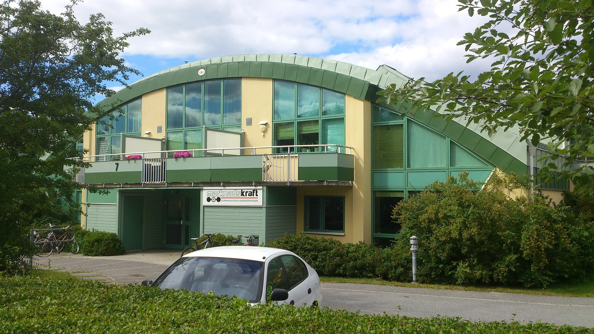 Photo showing: Före detta hangar vid gamla Örebro flygfält. Sedan 1992 ombyggd till bostäder.