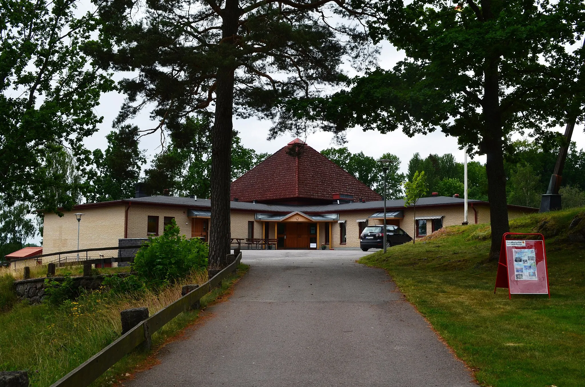 Photo showing: Björkhällakyrkan