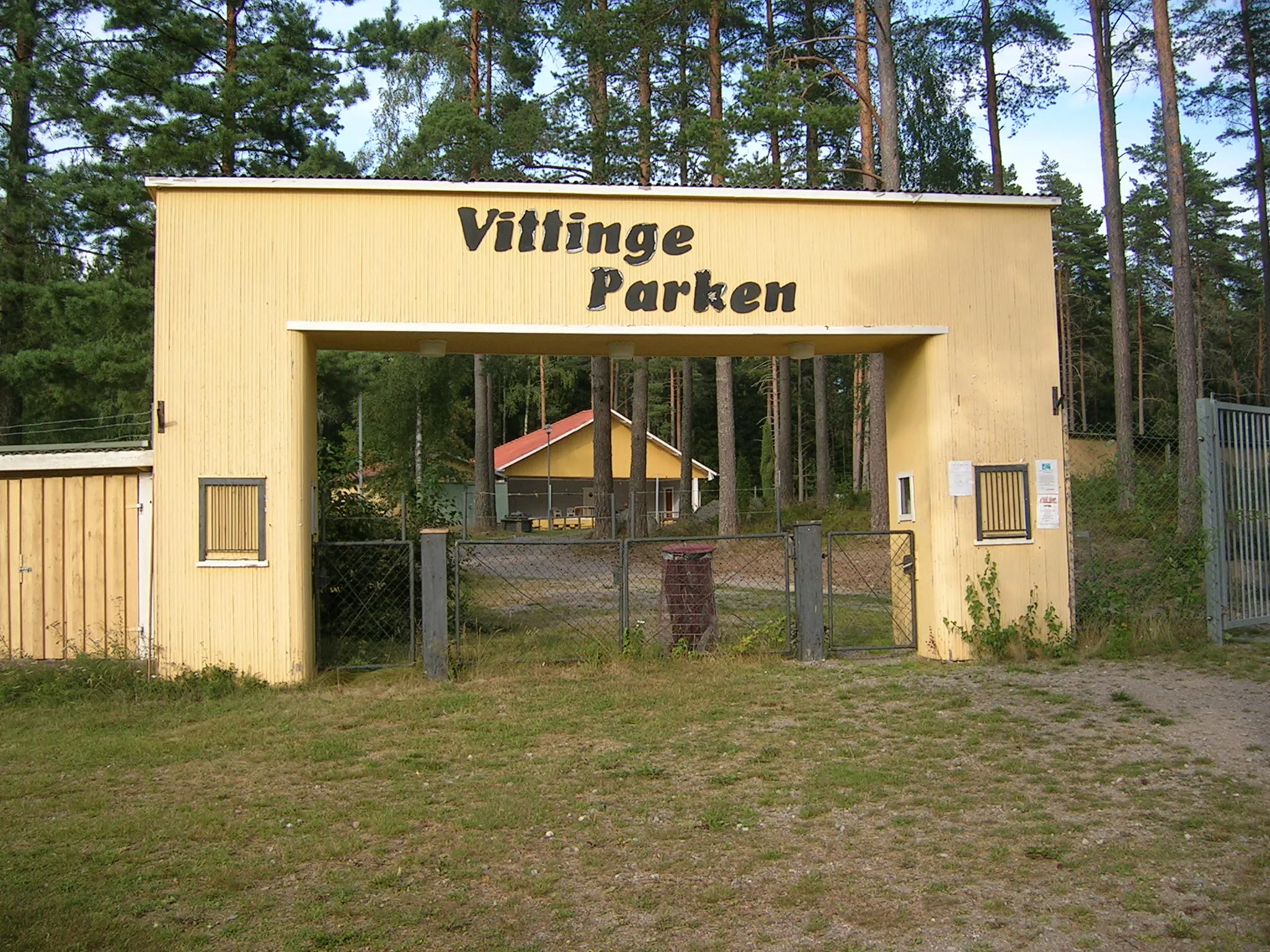 Photo showing: Vittinge parkens entré
