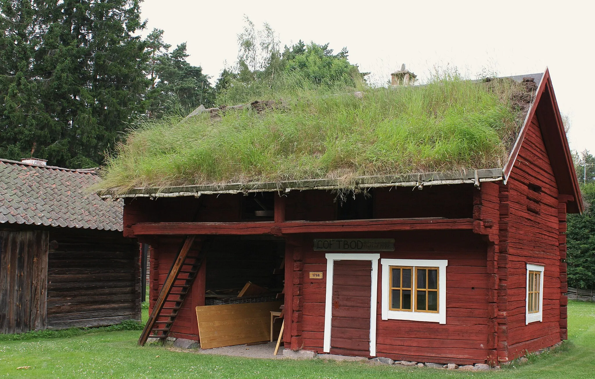 Photo showing: Nora hembygdsgård i Tärnsjö, Nora socken, Heby kommun. Loftbod.