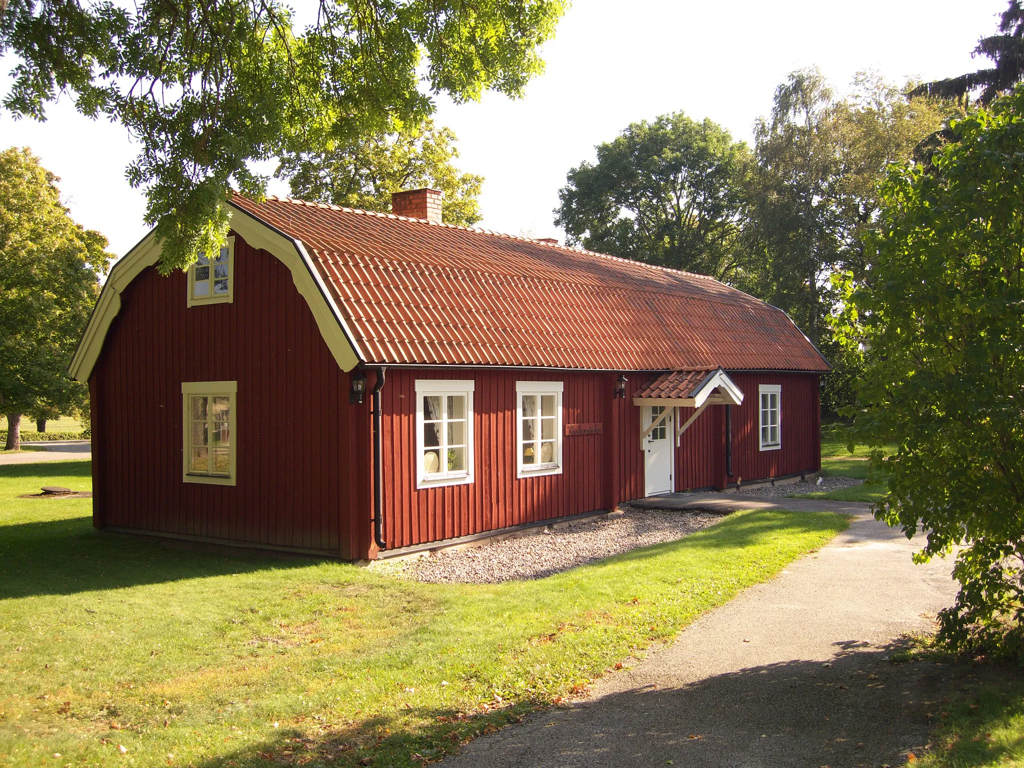 Photo showing: "Klockargården", old house by Dingtuna church