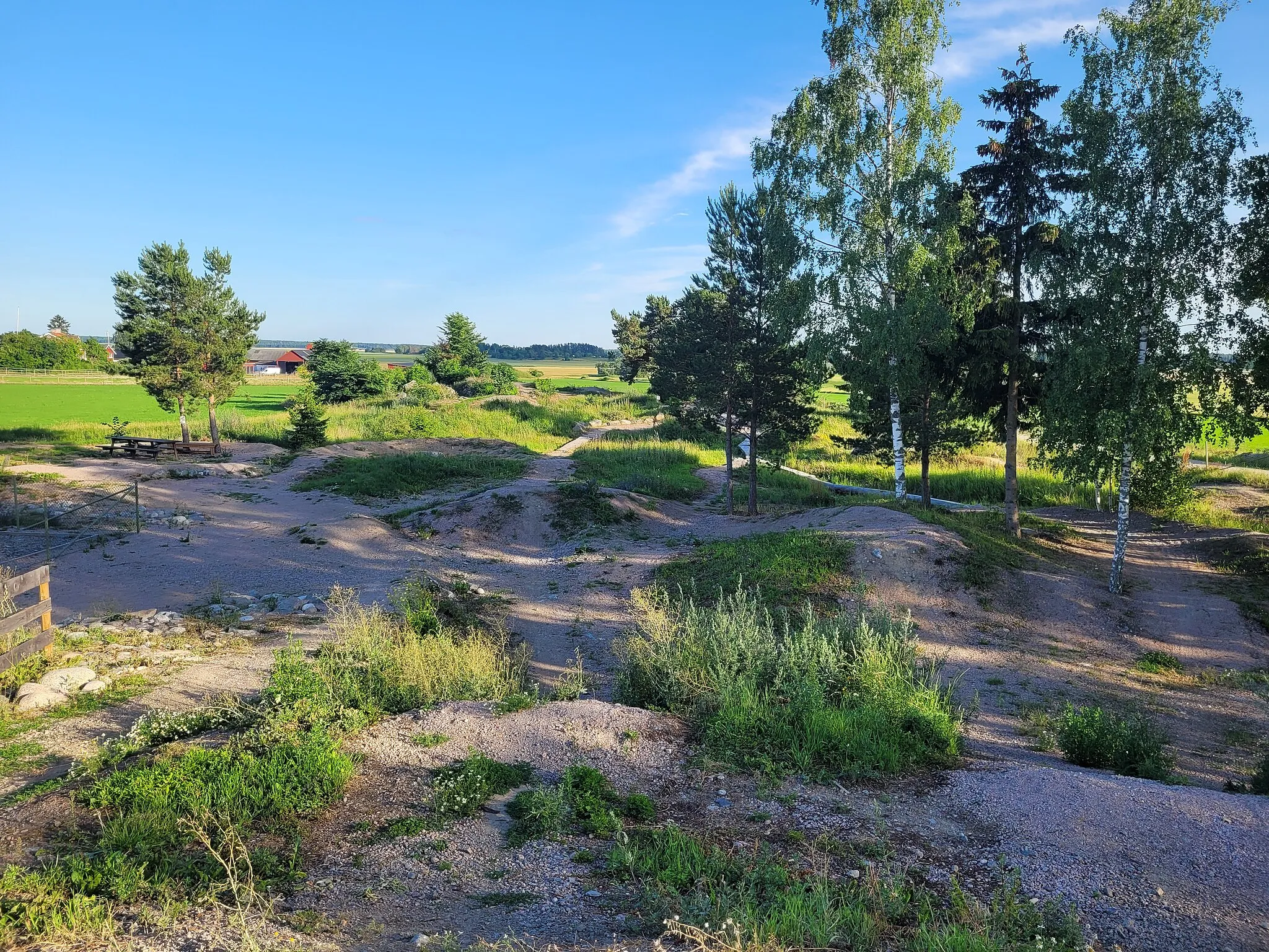 Photo showing: Fjärdhundra aktivitetscenter, cykelbana, 2023-07-11, 01, juli 2023.