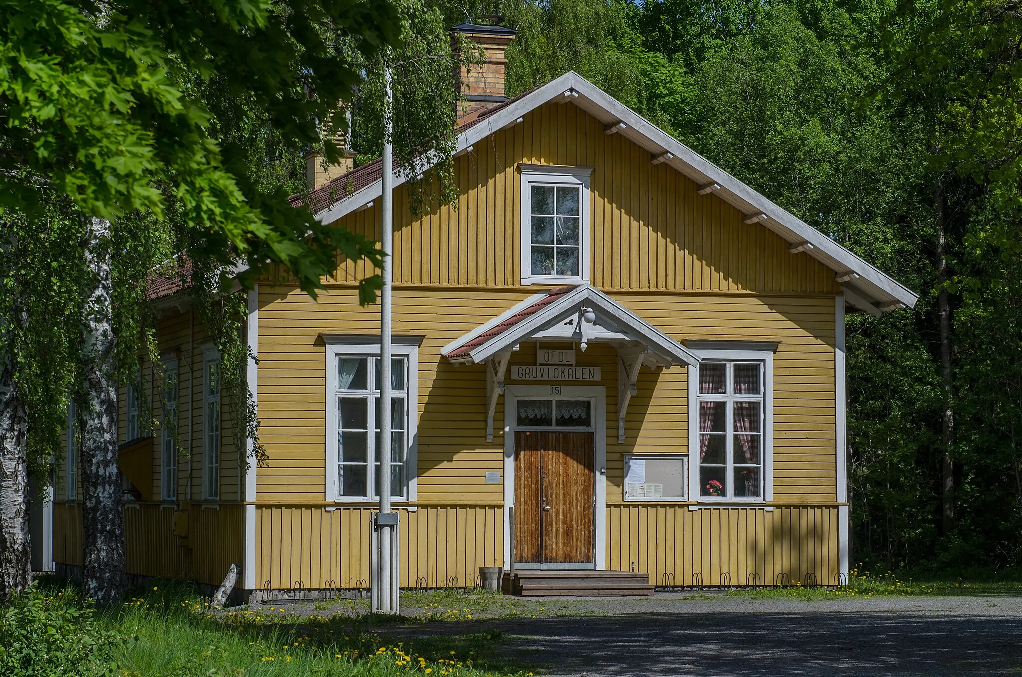 Photo showing: Old building in Dannemora built in the 1880s. The building has served as a school and a library.