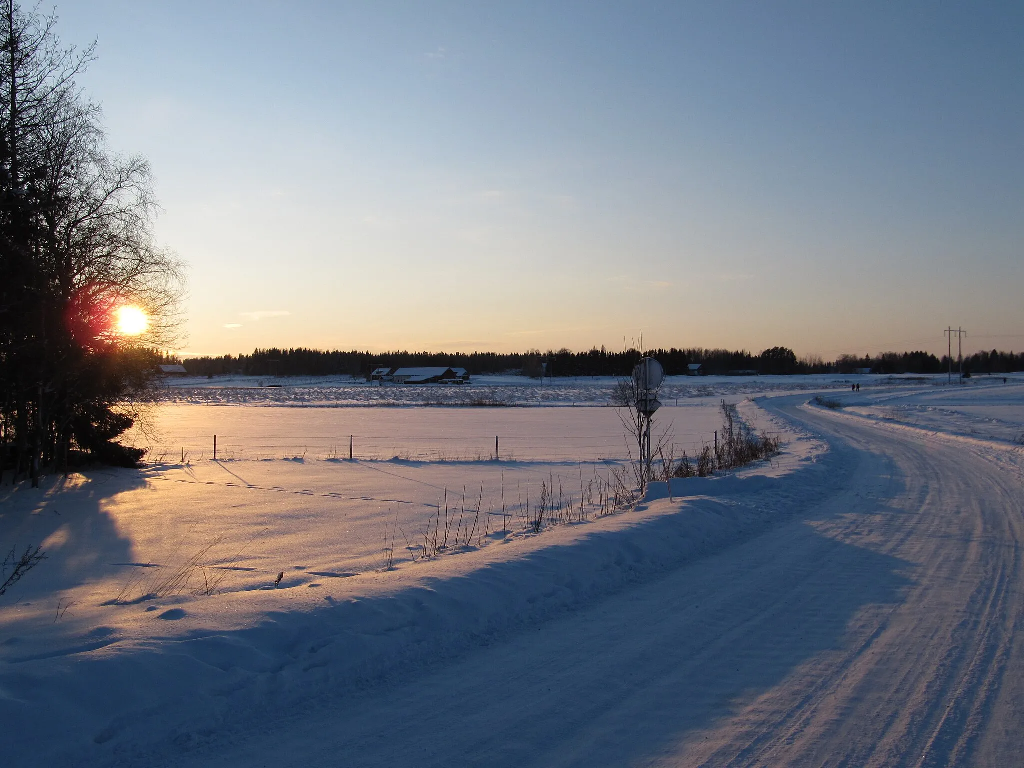 Photo showing: Outside Hovsta, Örebro, Sweden. The village Kårsta is seen far away.