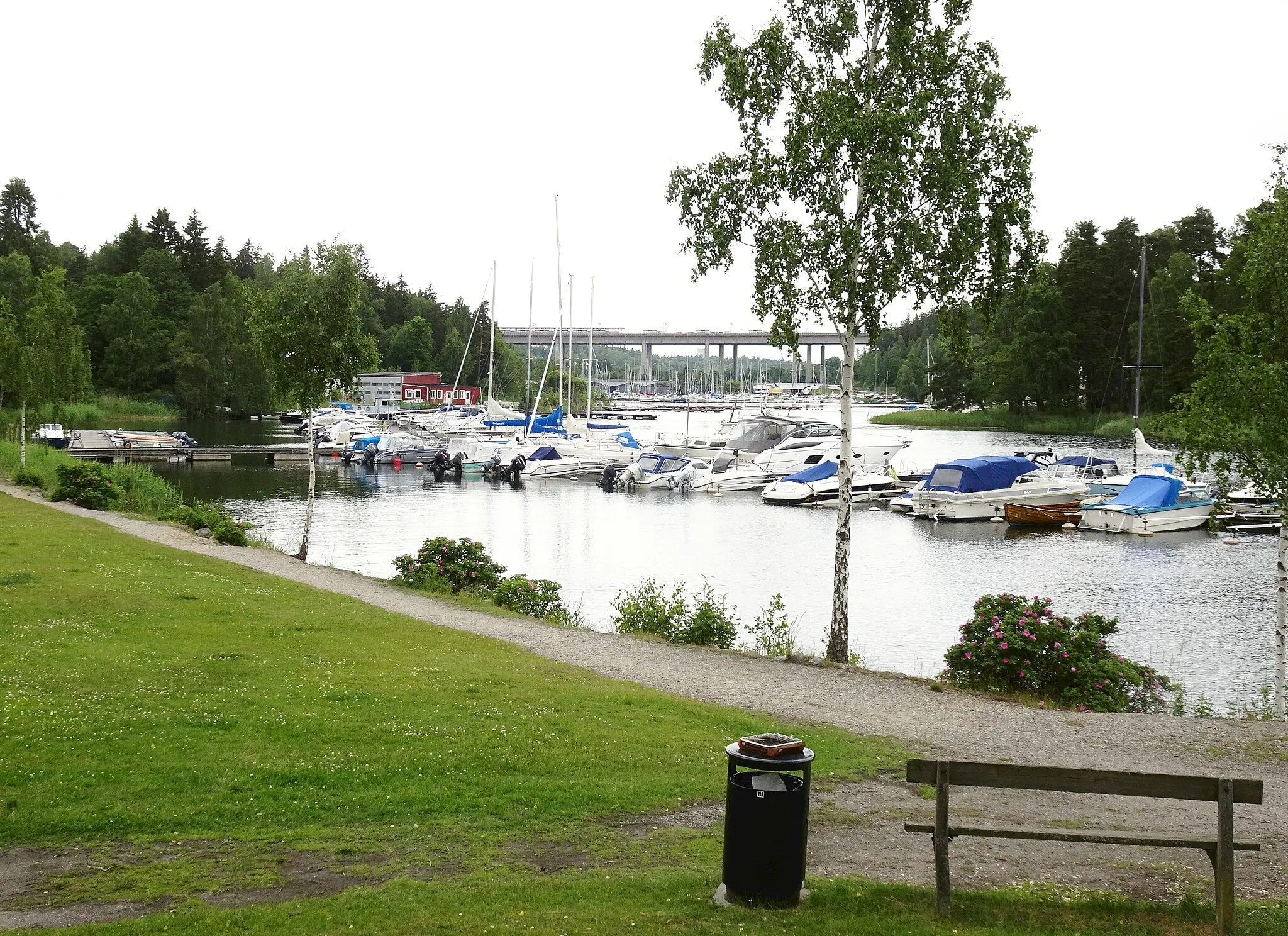 Photo showing: Pershagen, Pershagsvägen, småbåtshamn