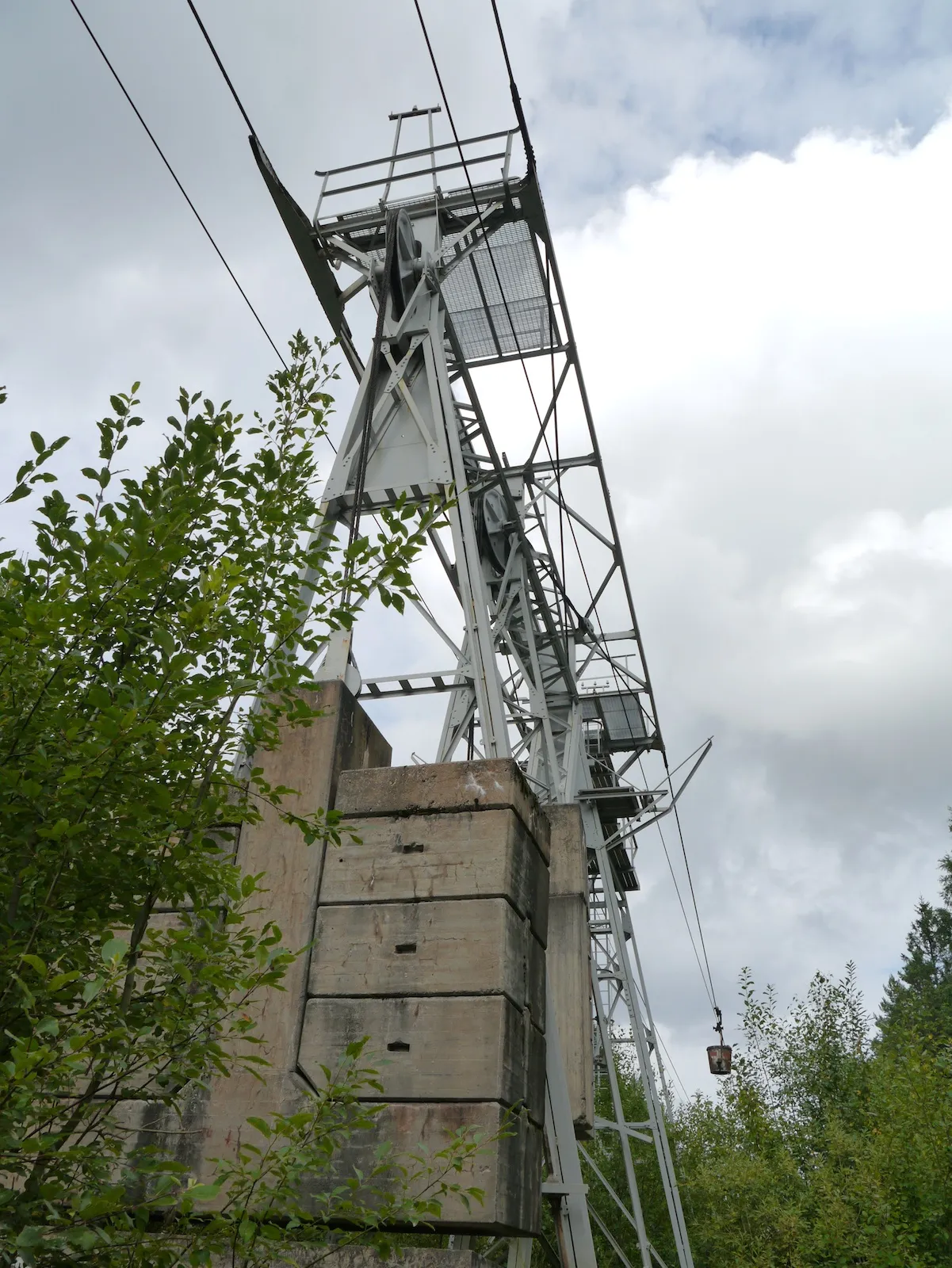 Photo showing: Cable tension station