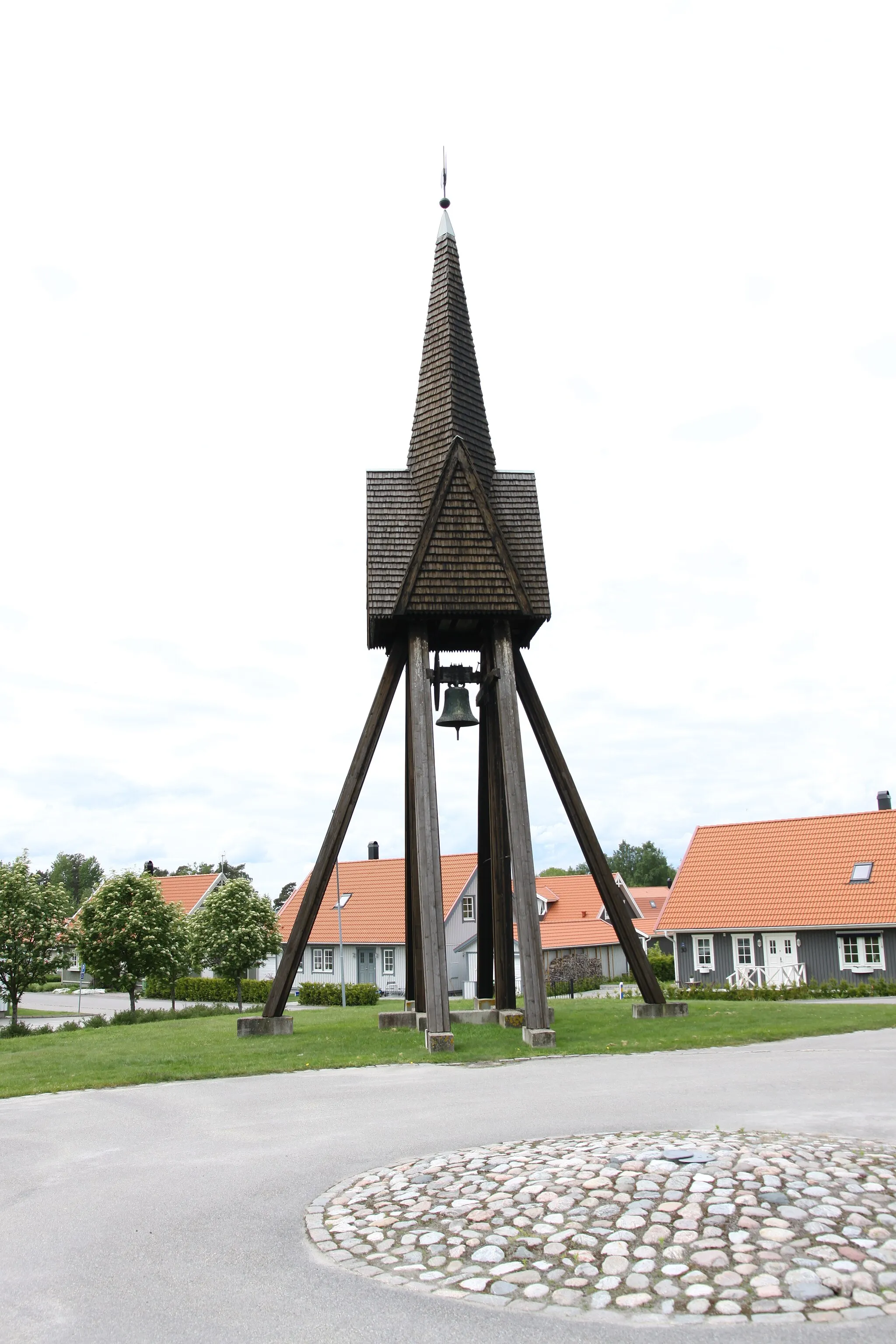 Photo showing: Klockstapeln vid Svärtinge kyrka