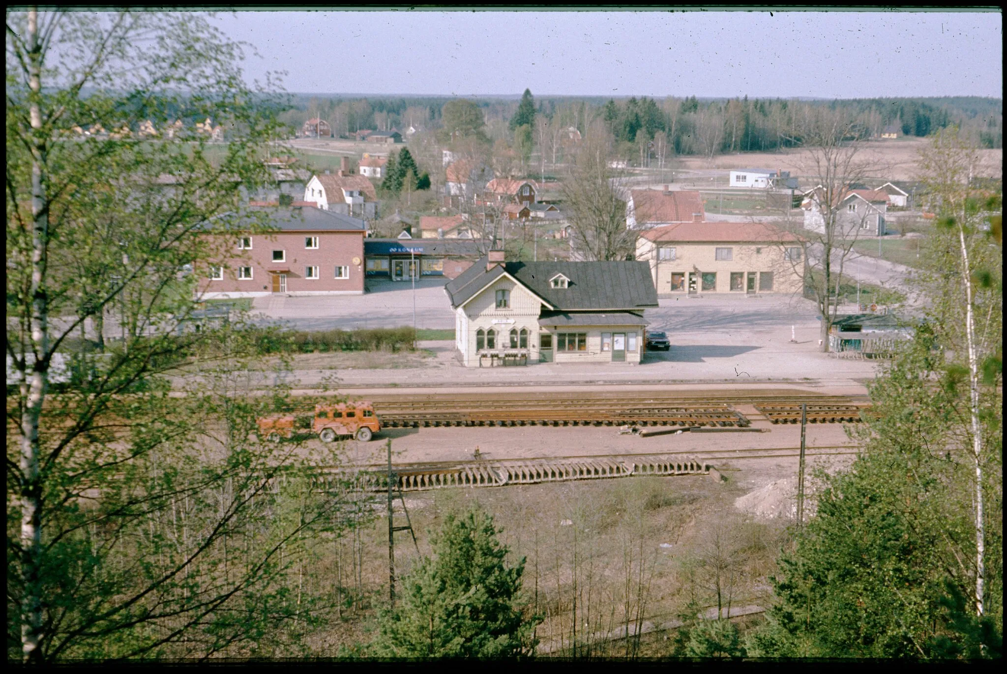Photo showing: Vy över Ärla station