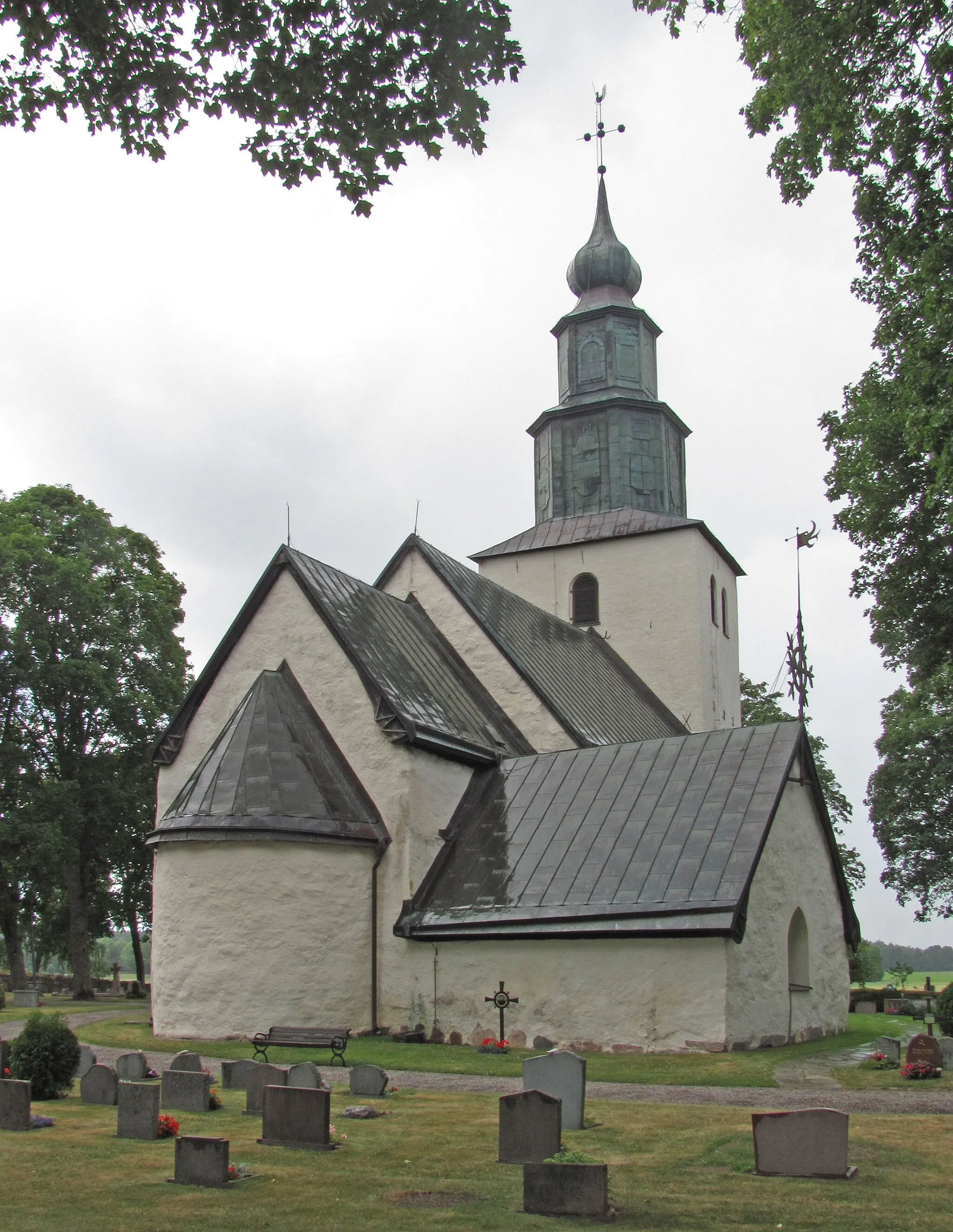 Photo showing: Tumbo kyrka från nordost