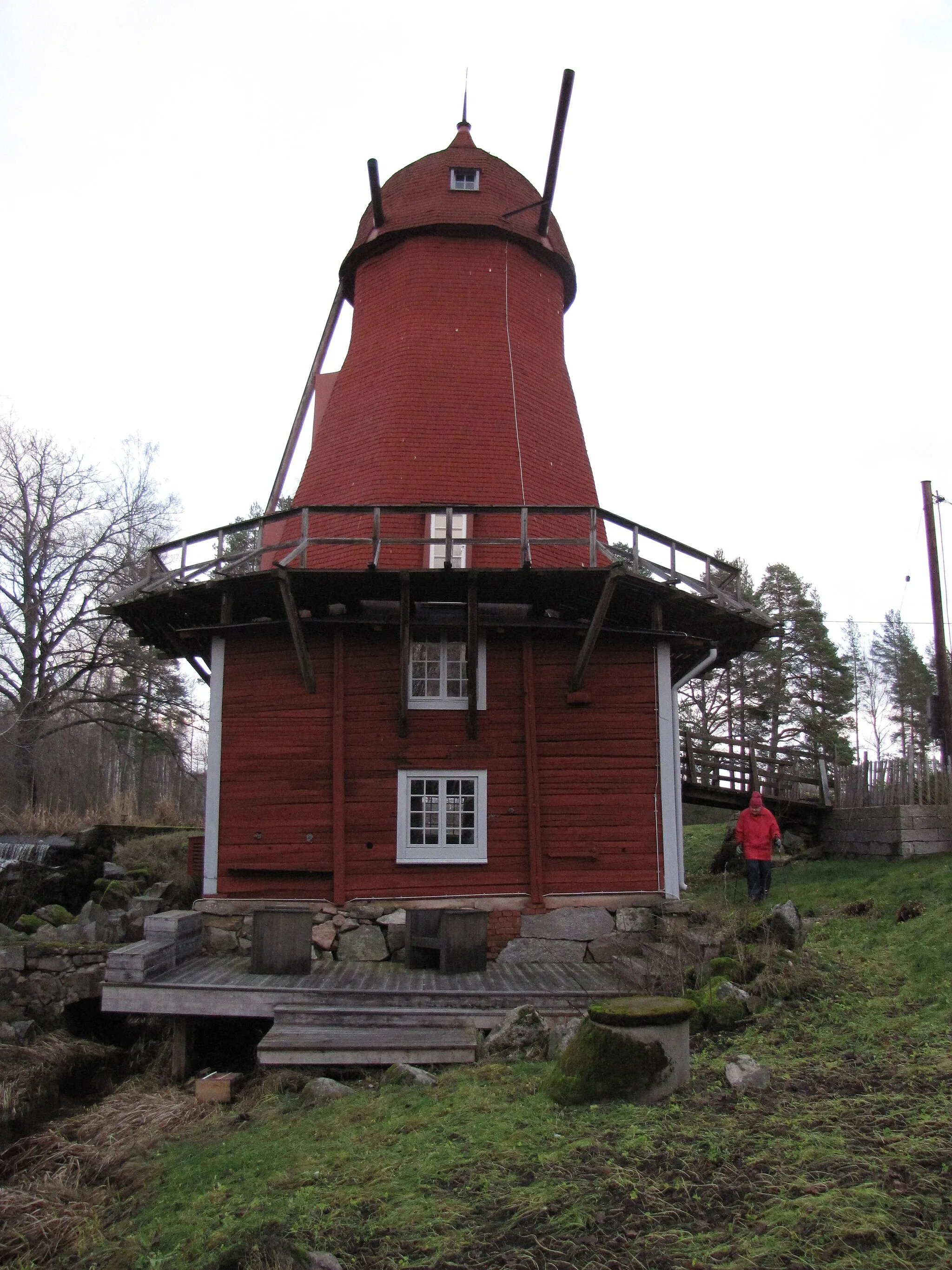 Photo showing: Kånsta kvarn är en kombinerad vatten- och väderkvarn.