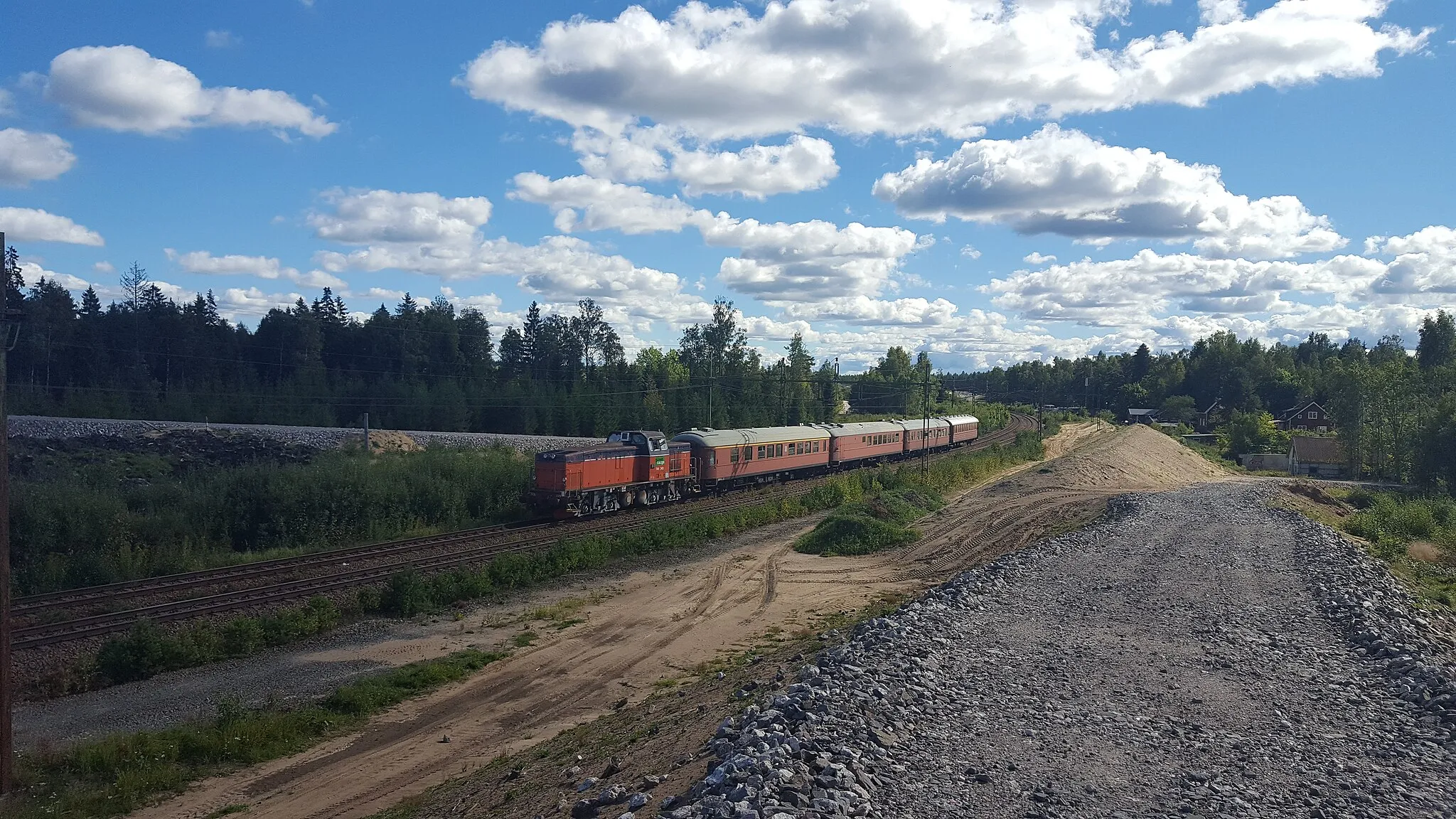 Photo showing: A tourist train, headed by a Green Cargo engine, at a traffic point of Jakobshyttan, Sweden