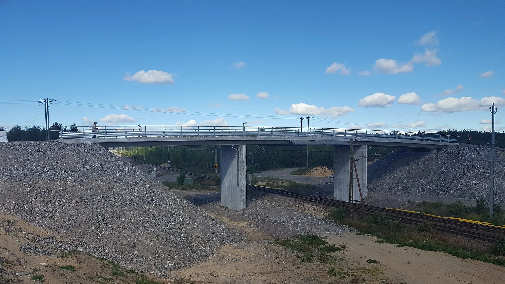 Photo showing: A road bridge under construction, spanning over a railway at Jakobshyttan, Sweden