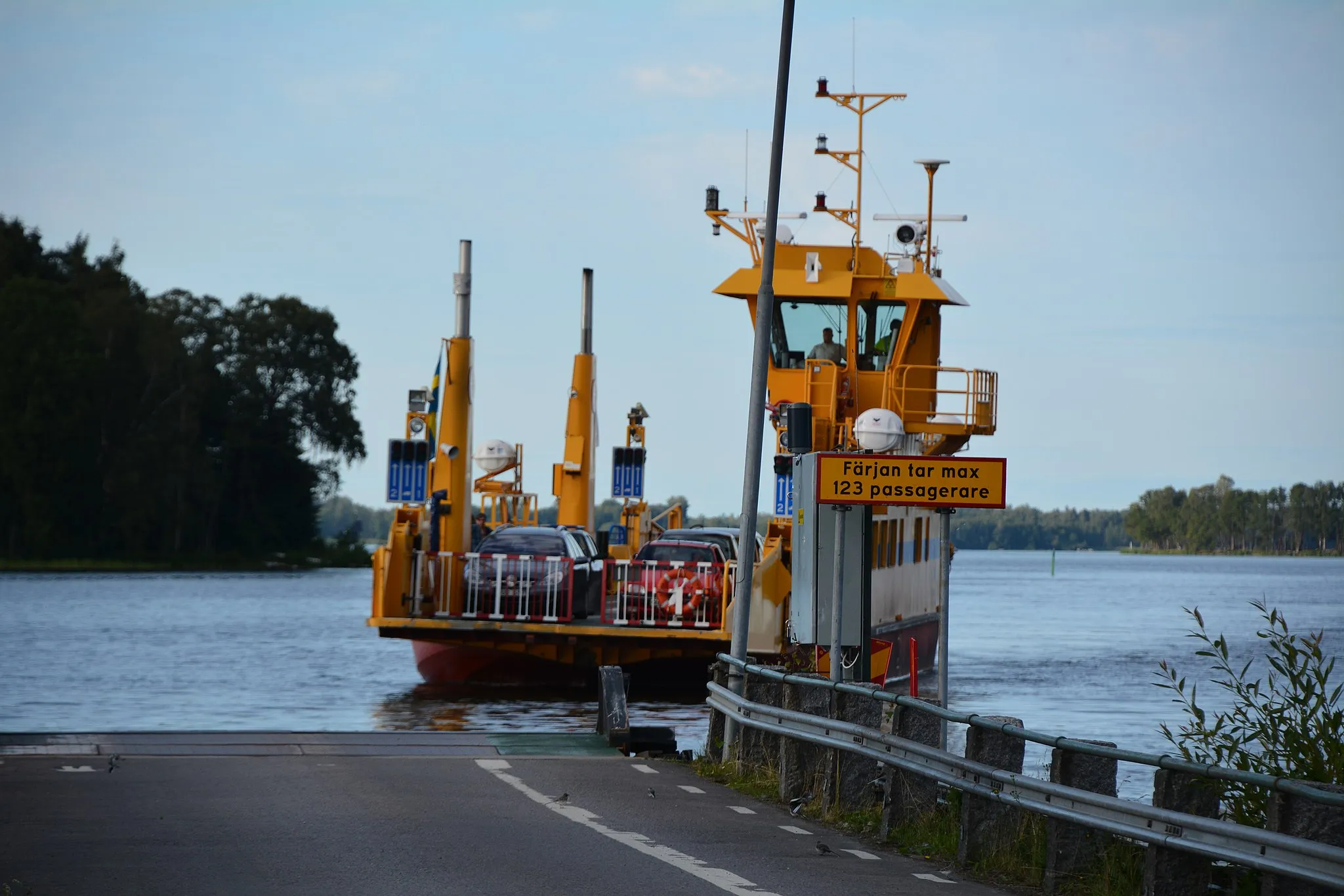 Photo showing: M/S Sedna, car ferry between Hampetorp and Vinön in Sweden