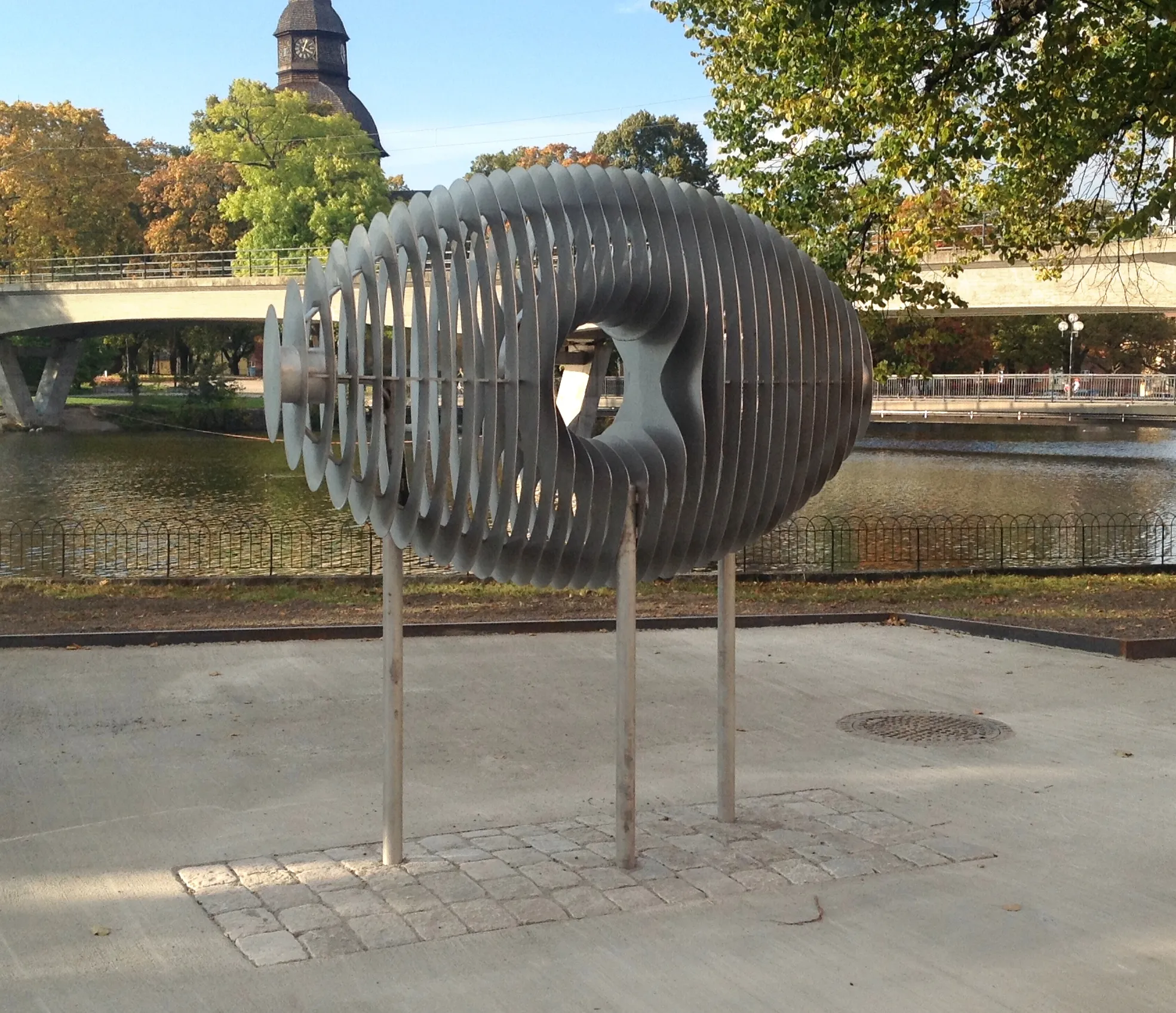 Photo showing: The sculpture "Öga för Eskilstuna" ("An eye for Eskilstuna") by Hanna Stahle placed on Köpmangatan in Eskilstuna, Sweden,