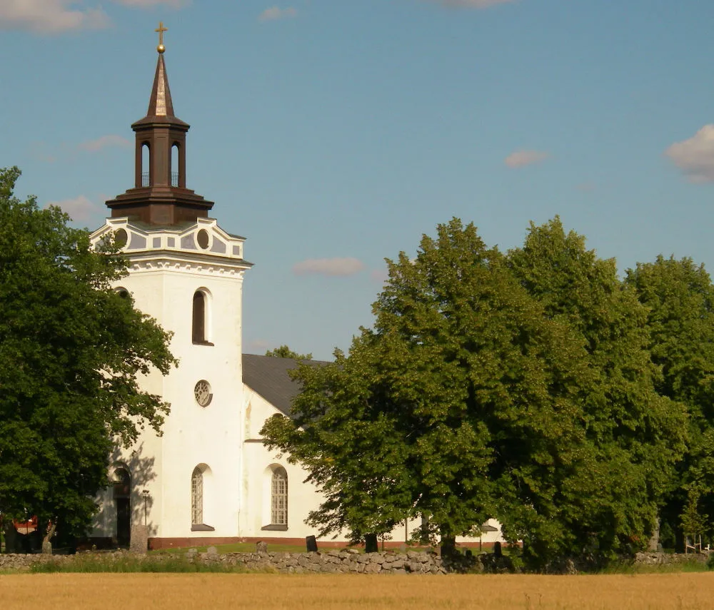 Photo showing: Torstuna church