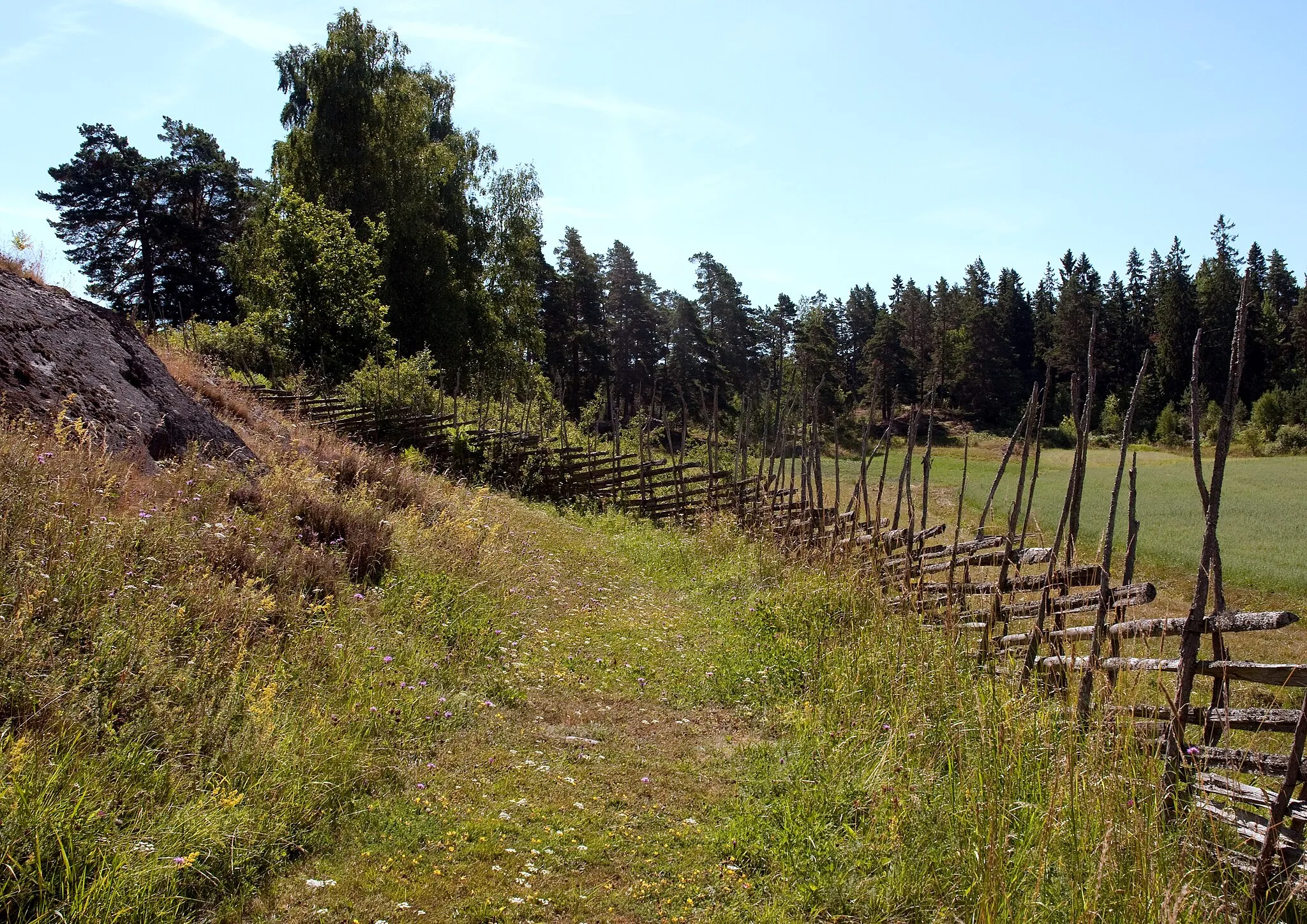 Photo showing: Långmaren museigård i Nynäs naturreservat i Södermanland.