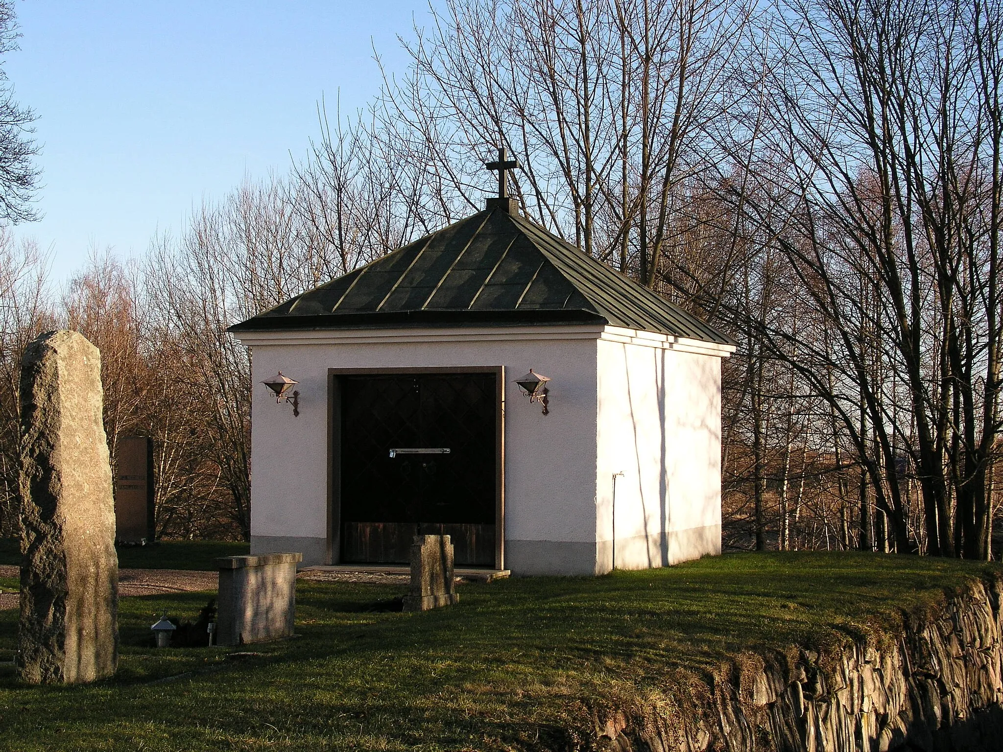 Photo showing: Sjögesta church. Side building.