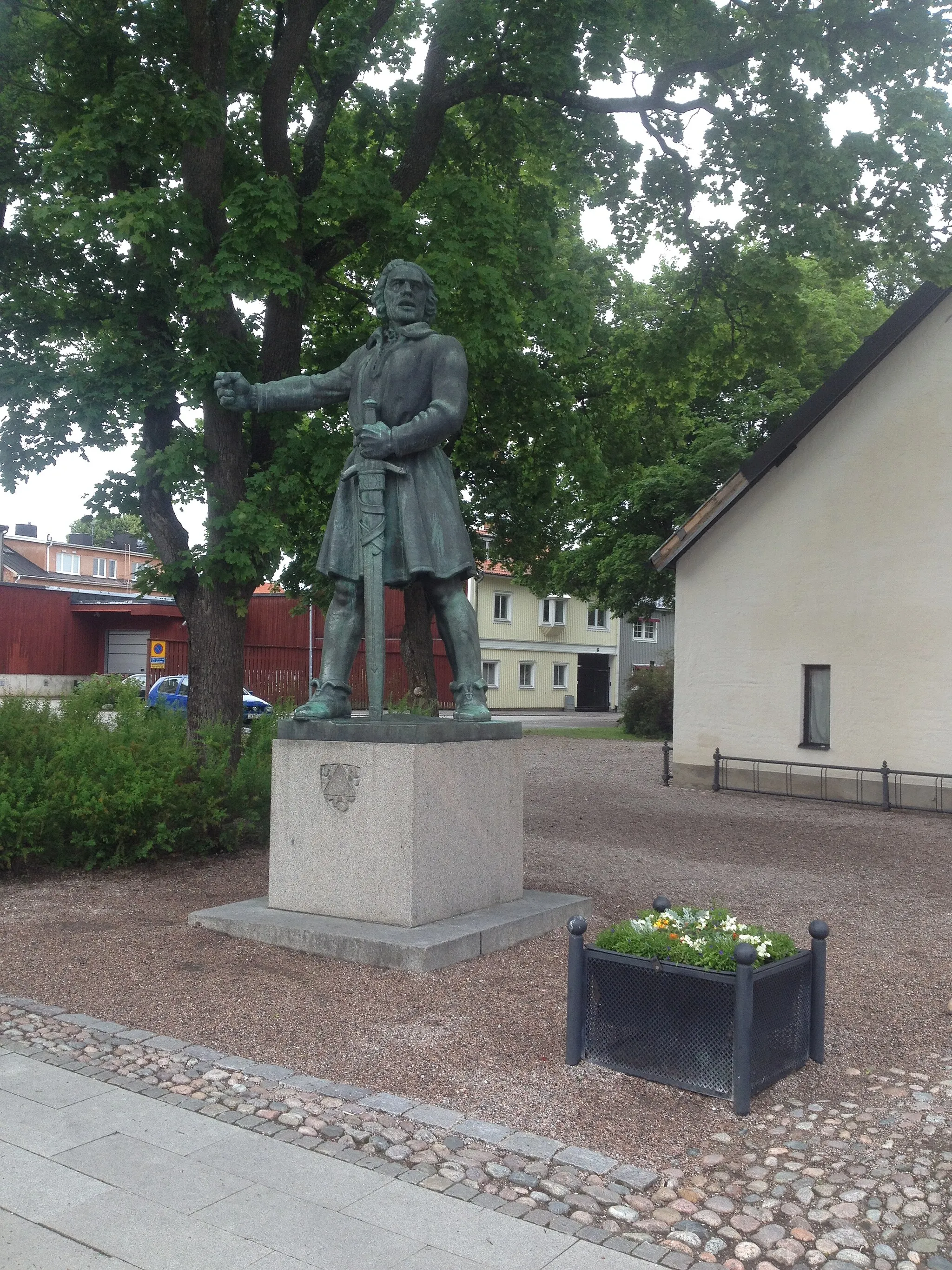 Photo showing: Engelbrekt, staty i brons framför Heliga Trefaldighets kyrka i Arboga. Skulpterad av Carl Eldh, 1935.