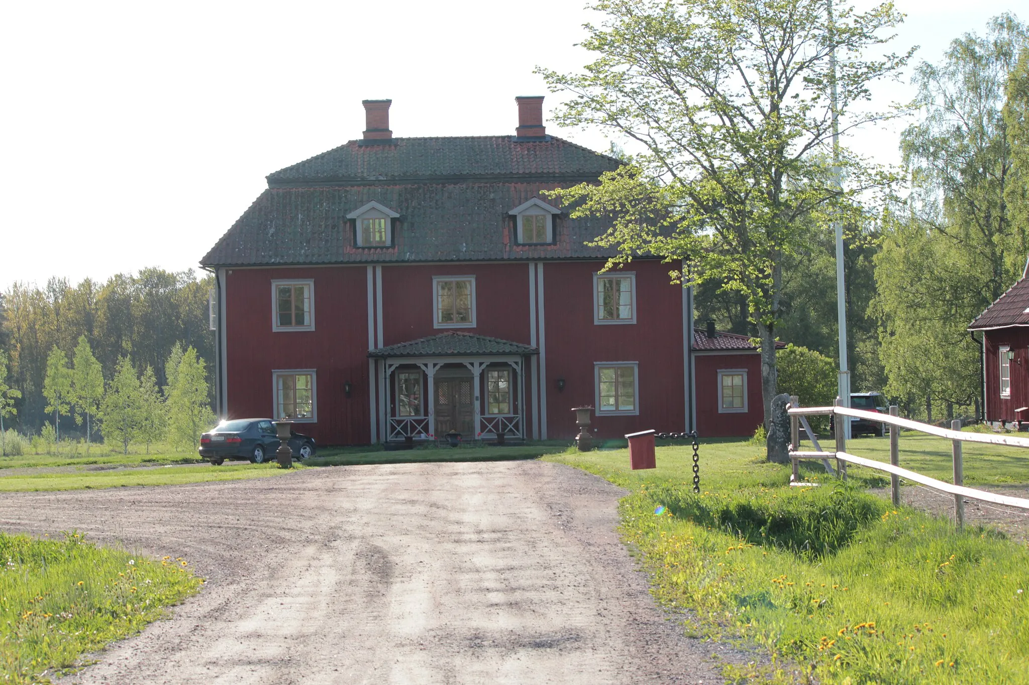 Photo showing: Hadeholm, Gävle kommun. Foto uppladdat som en del i Bergslagssafarin 26 maj 2012.