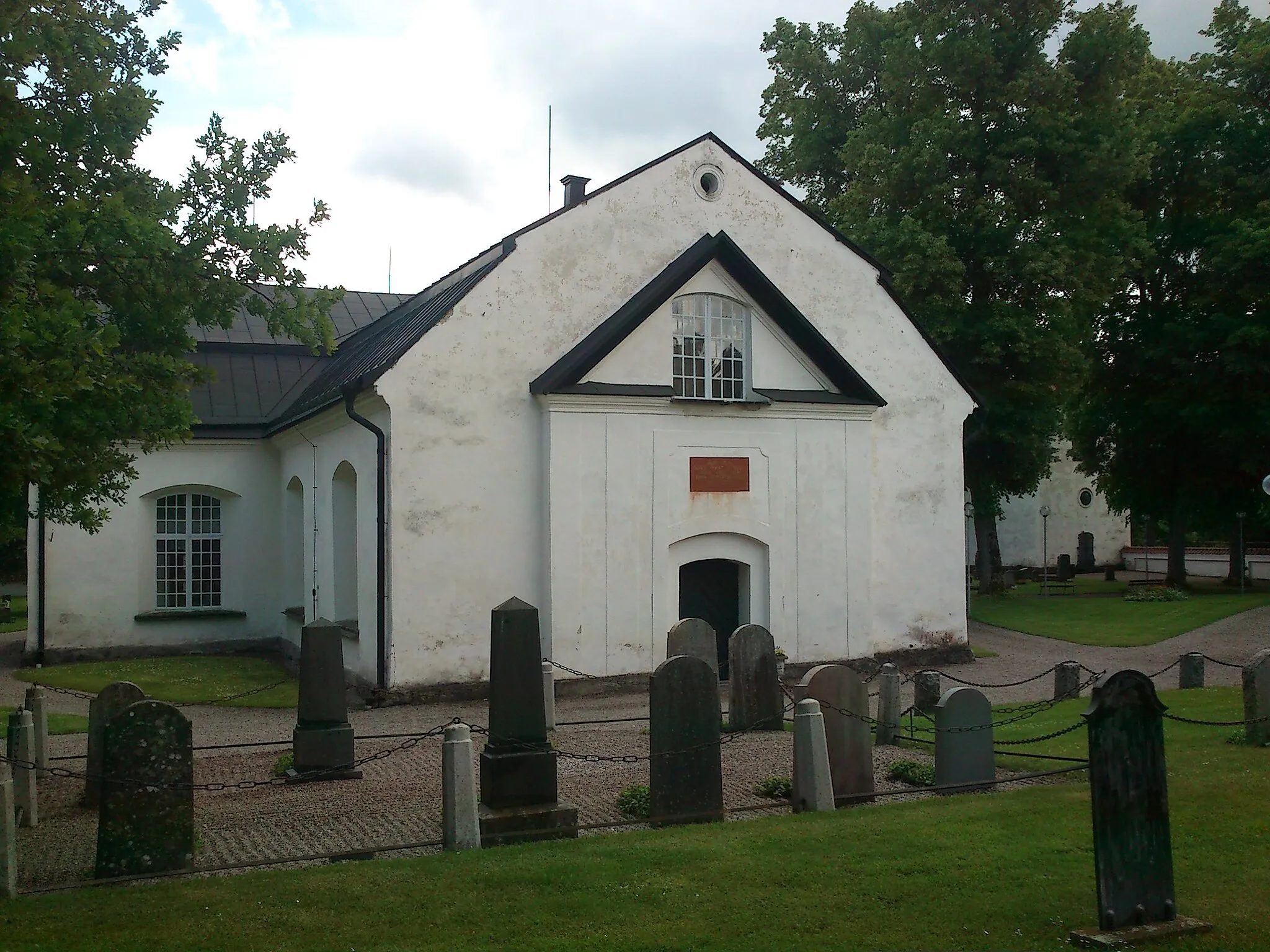 Photo showing: Western entrance to Östra Vingåker's church