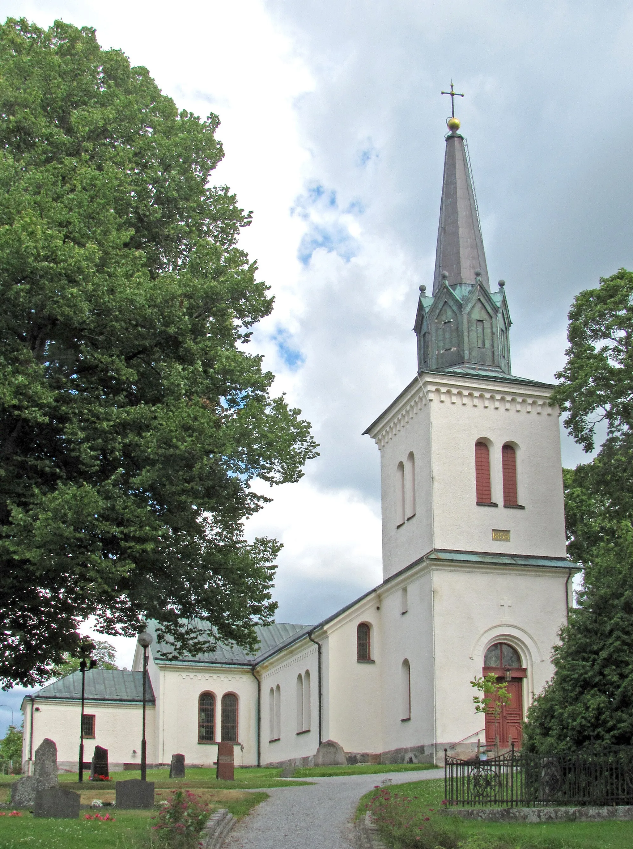 Photo showing: Näsby kyrka, Västmanland, från väster.