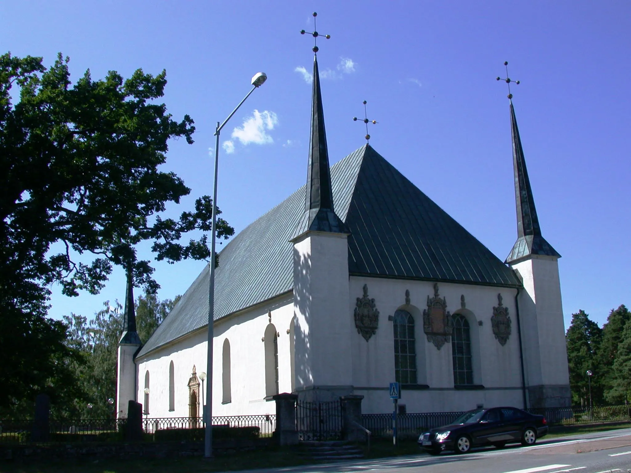 Photo showing: Björklinge church, Uppsala, Sweden. Photo by Riggwelter, July 16, 2006.