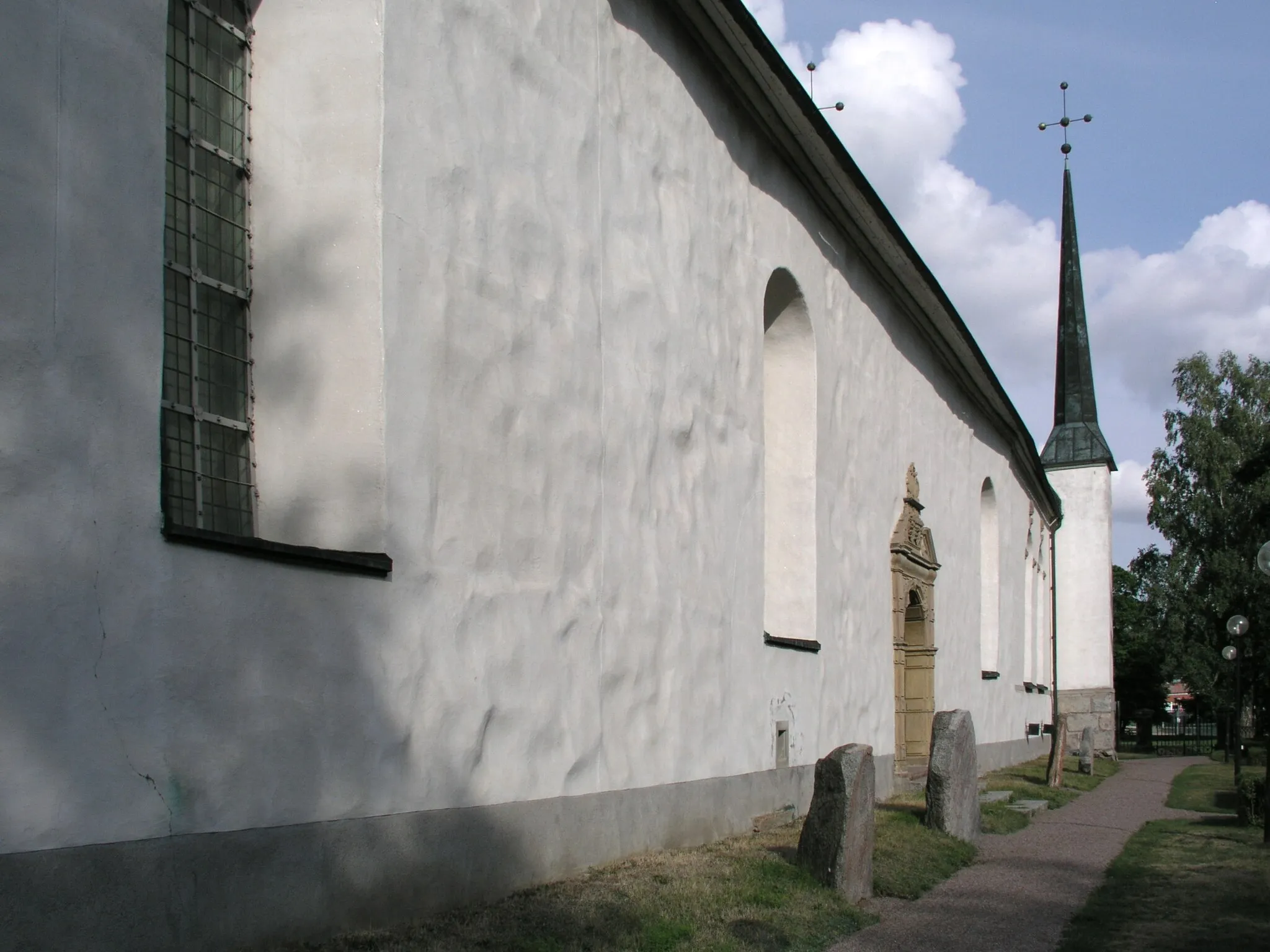 Photo showing: Björklinge church, Diocese of Uppsala, Sweden. Church wall with runestones.