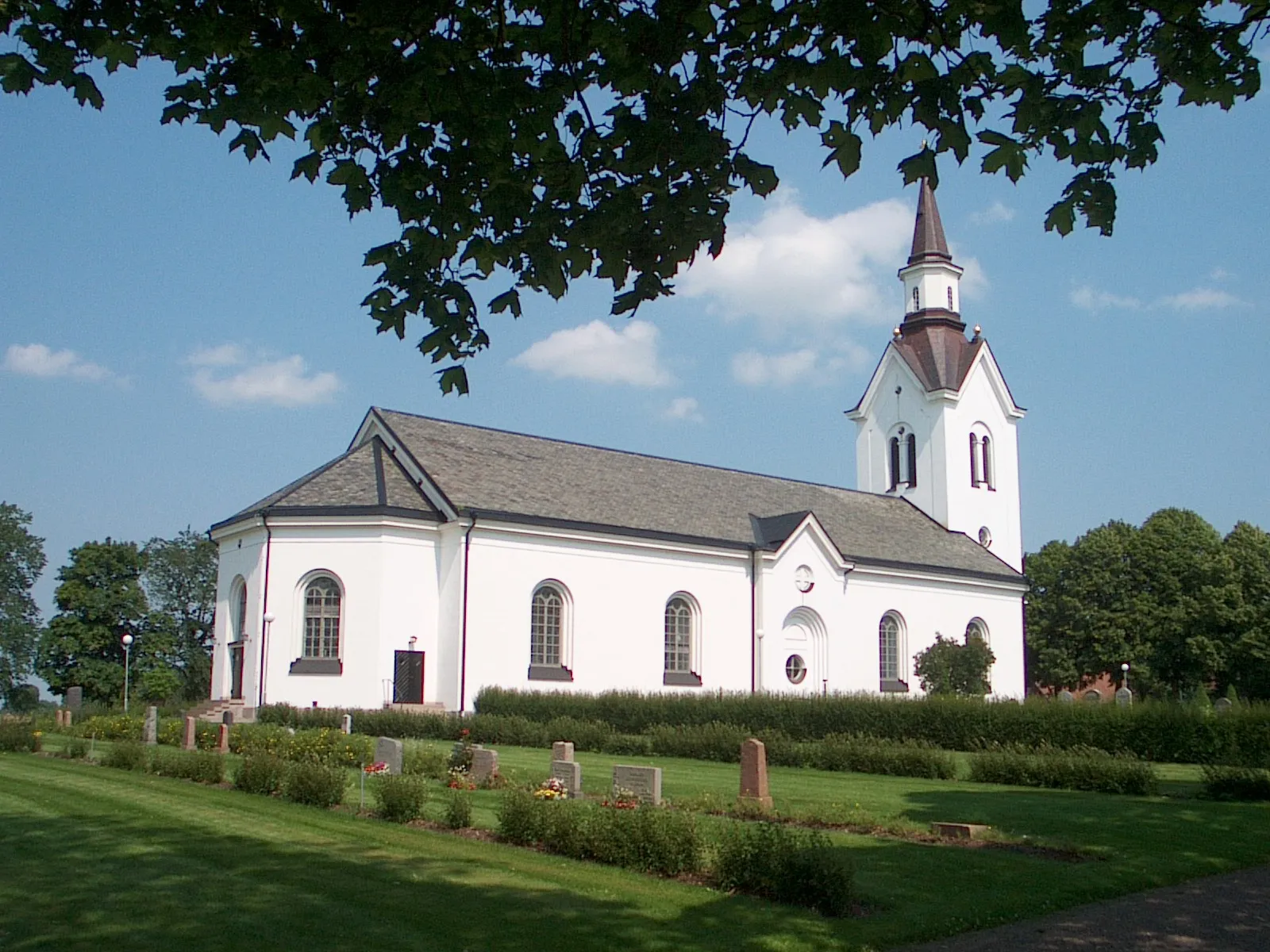 Photo showing: Högby kyrka.