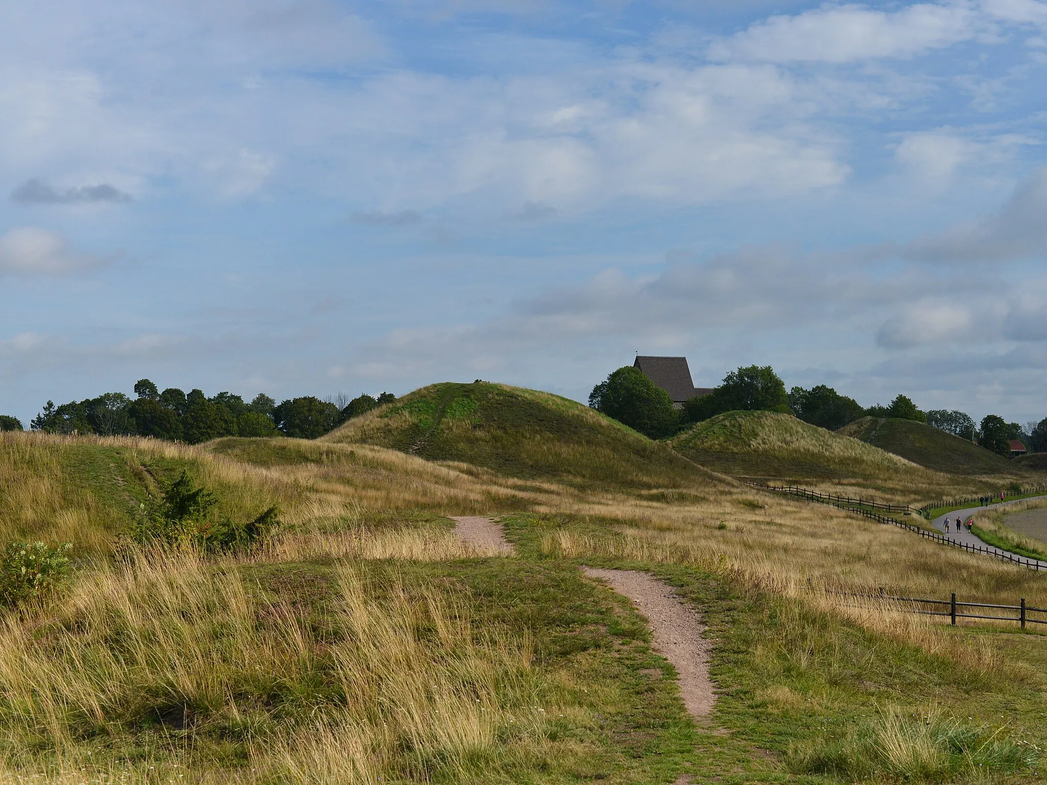 Photo showing: The Royal Mounds of Gamla Uppsala‎