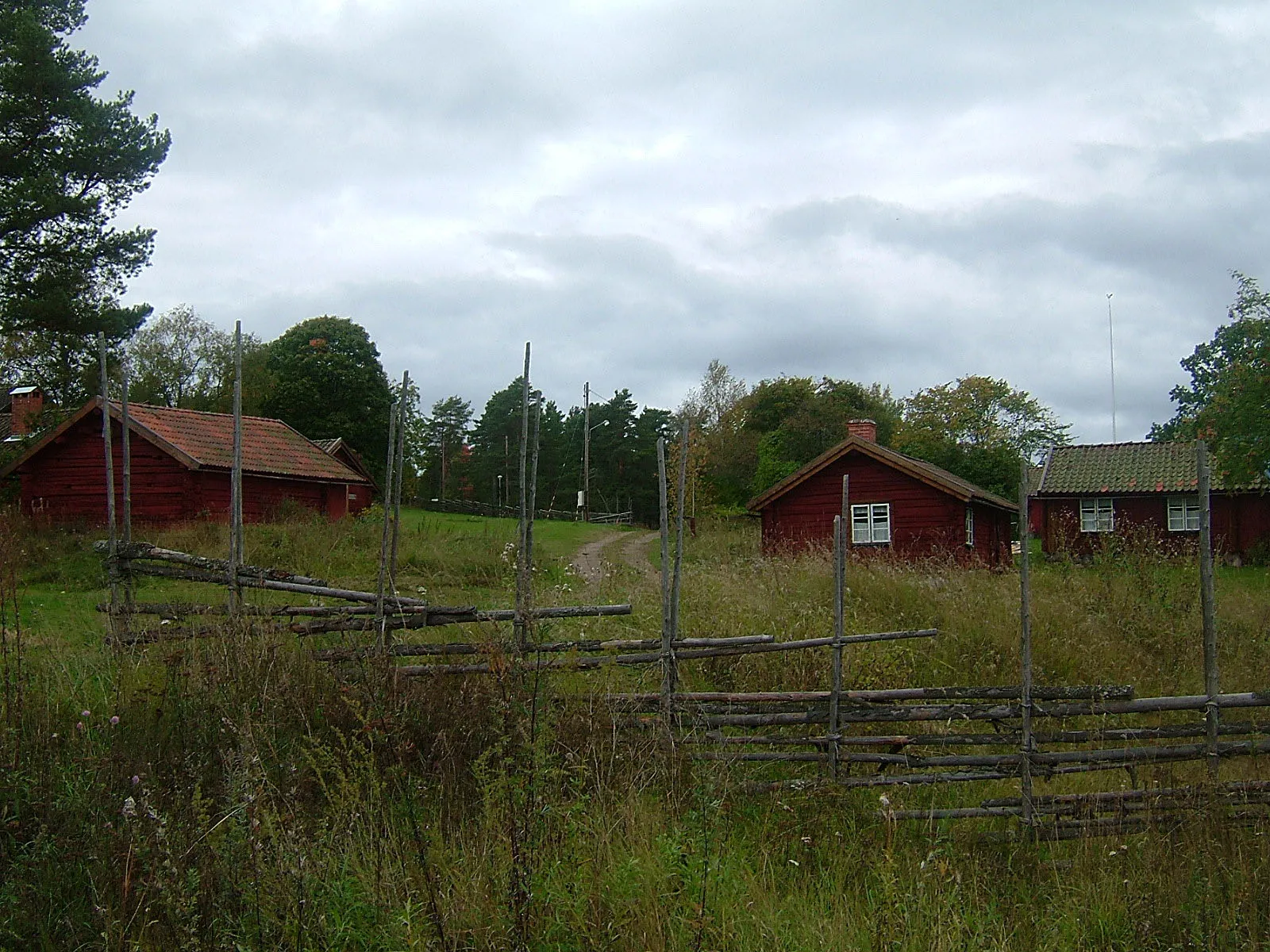 Photo showing: Koversta gammelby i Österfärnebo en dag på hösten