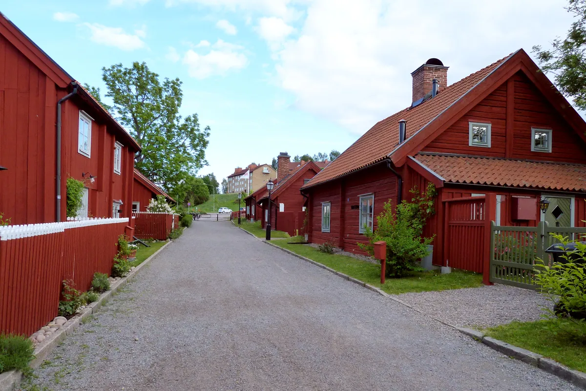 Photo showing: Verksgatan i Åtvidaberg. Husen byggdes i slutet av 1700-talet.