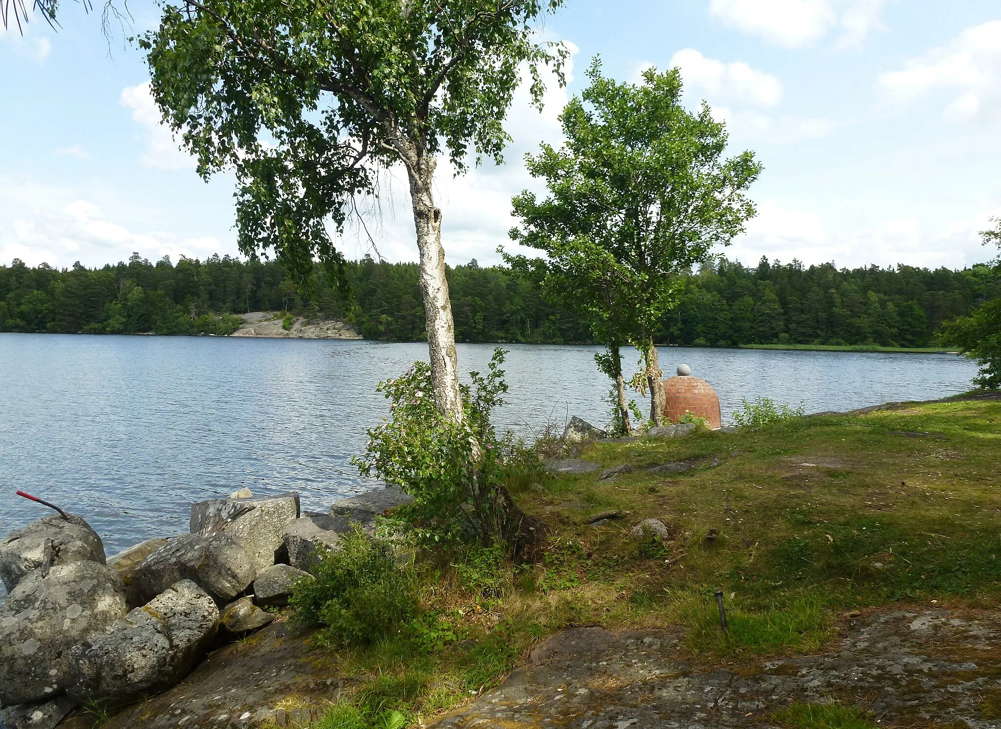 Photo showing: Löjtnantsklippan i Görvälns naturreservat