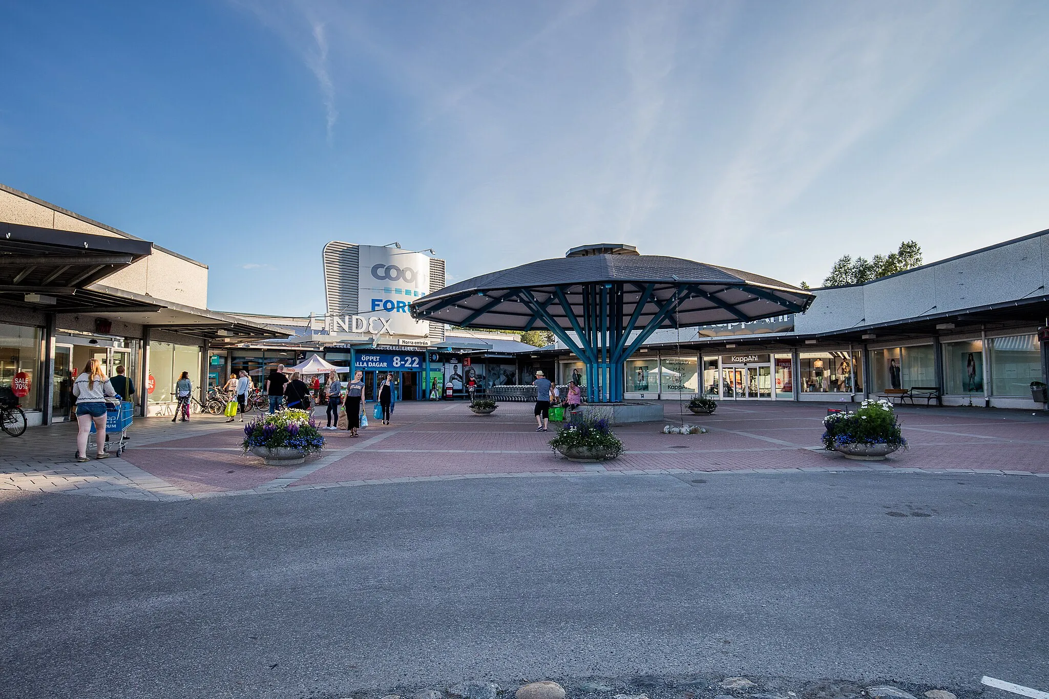 Photo showing: Entrance to the Coop Forum mall in Ersboda in Umeå, Sweden.