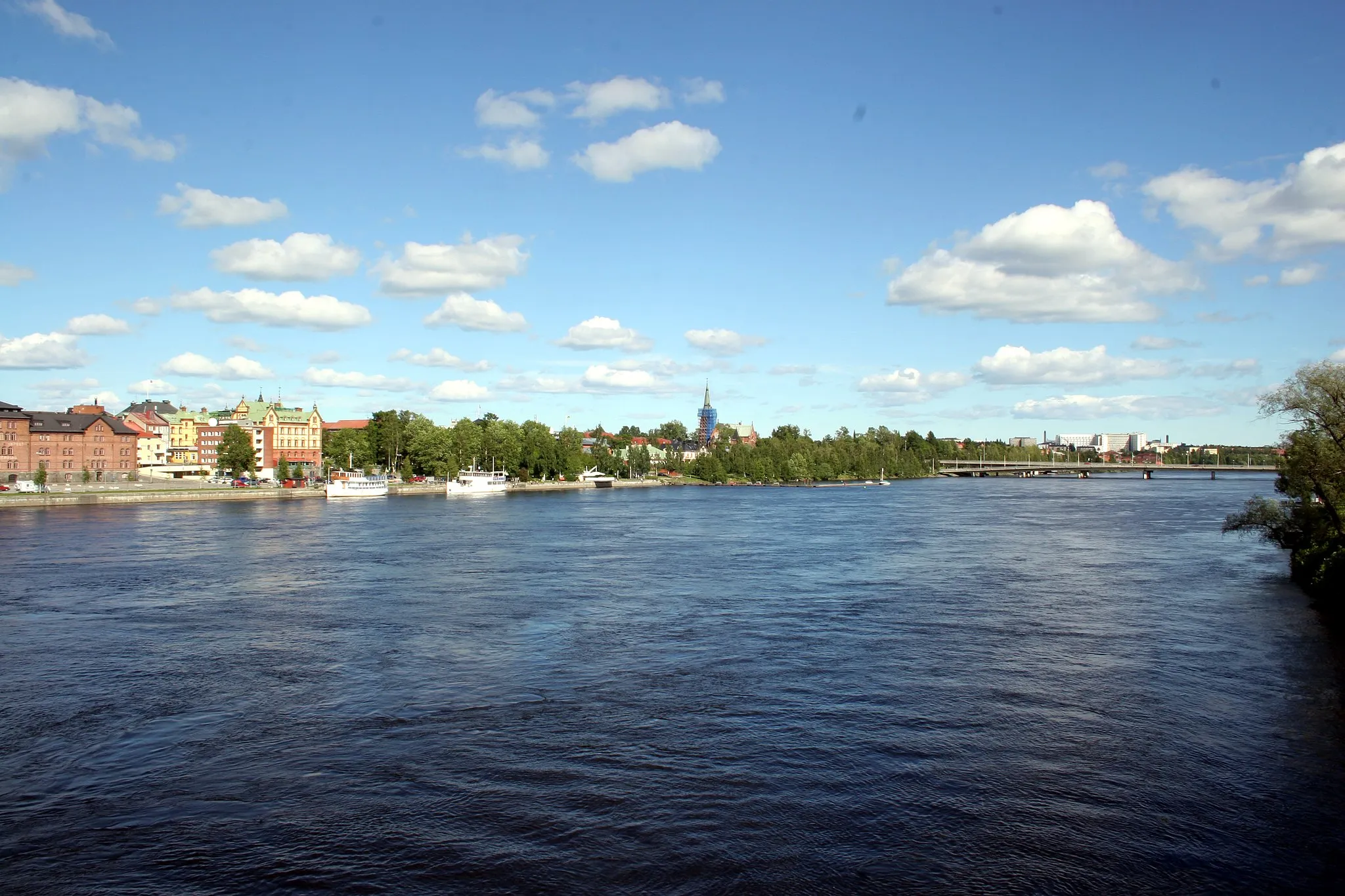 Photo showing: Ume älv viewed from Tegsbron (E4) in Umeå, Sweden