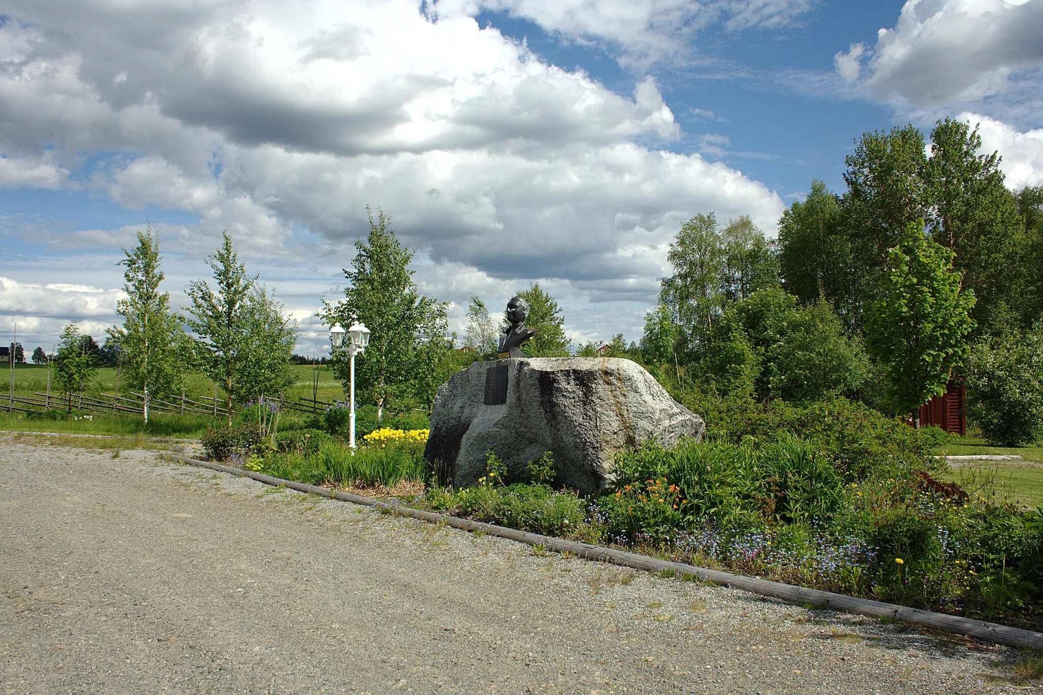 Photo showing: Linnéparken i Gunnarn. En park vid Vintertjärn med bland annat en del växter som har särskild anknytning till Linné. Parken invigdes 2007.