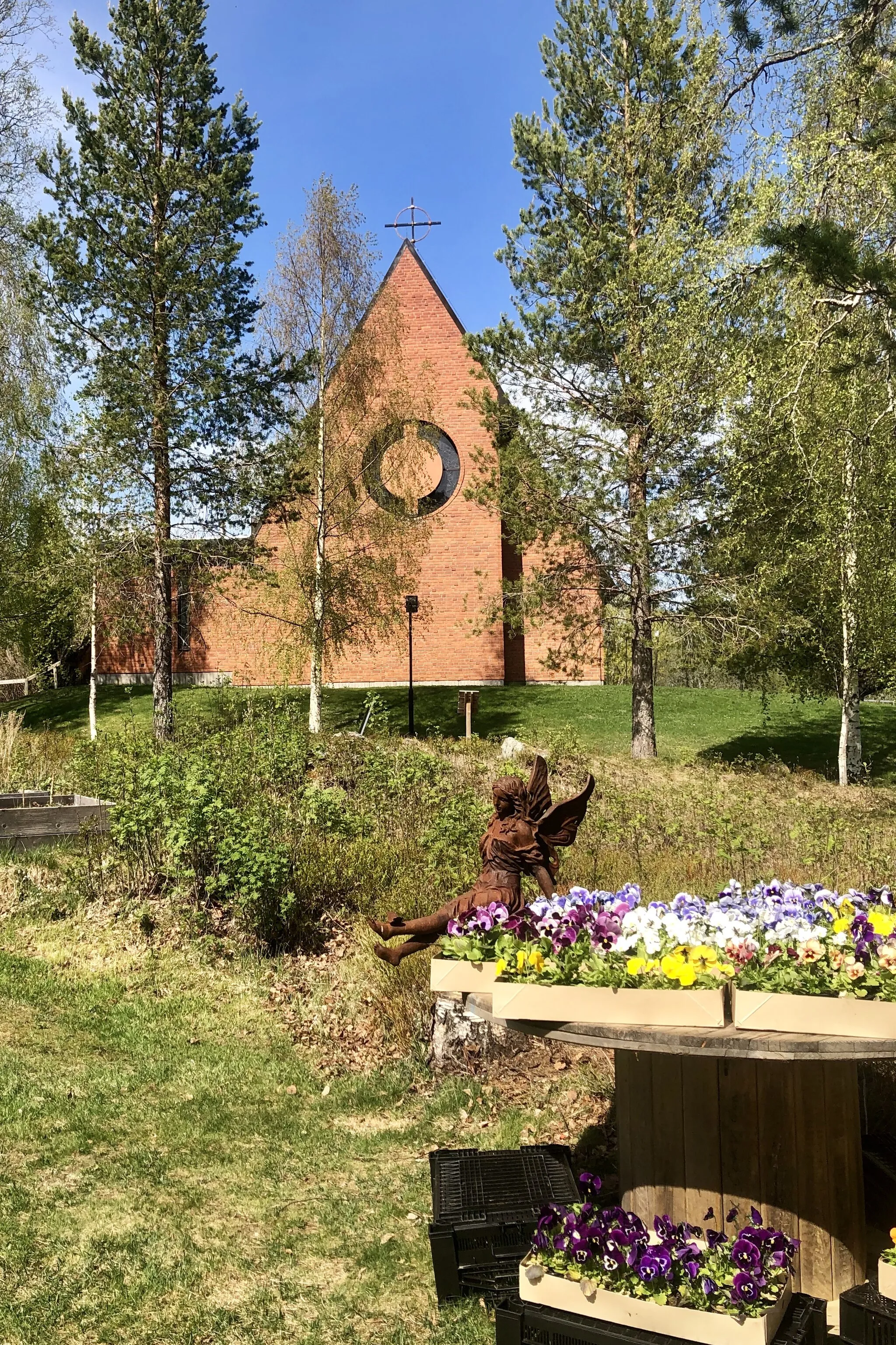 Photo showing: Beautiful church by the lake in Tavelsjö