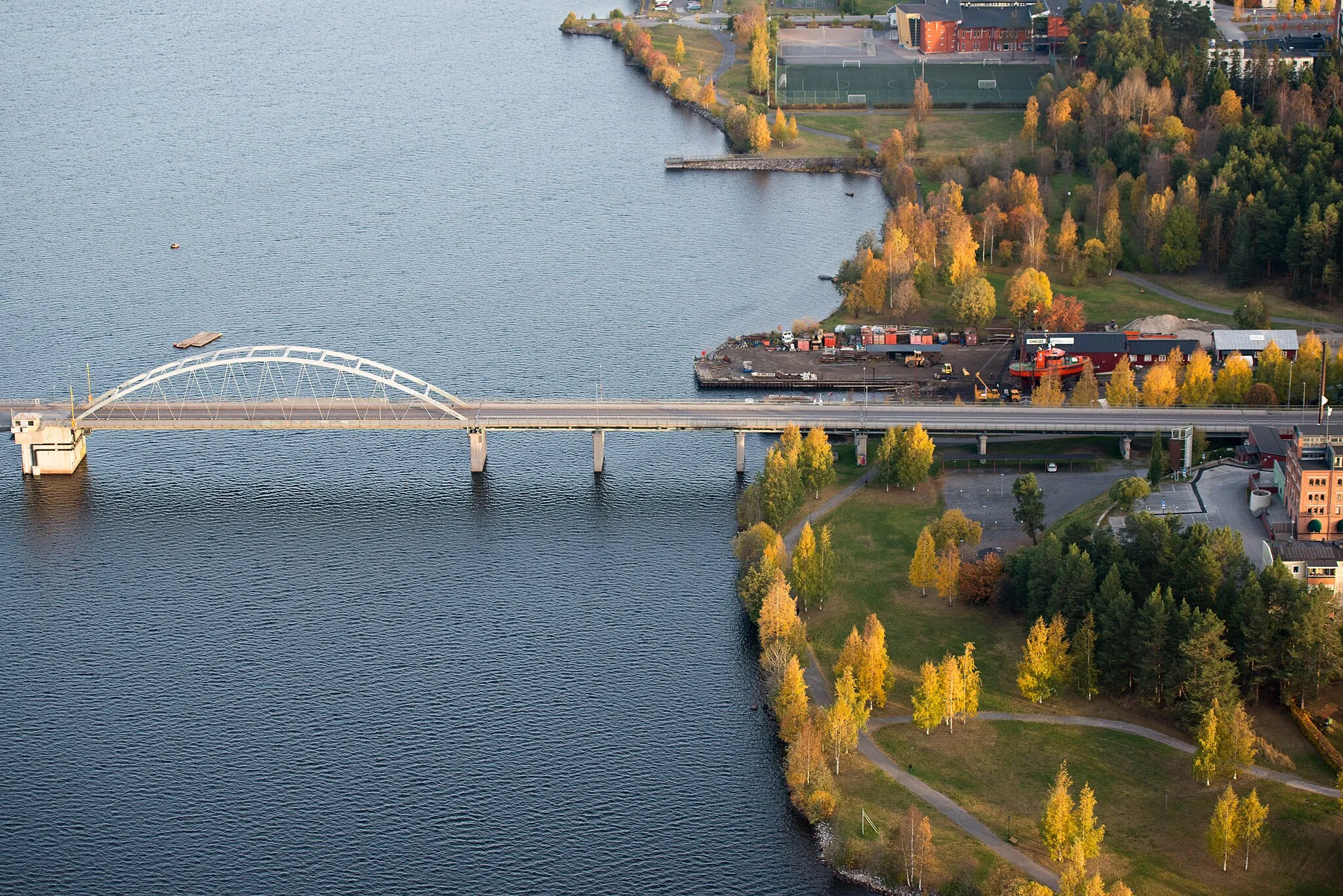 Photo showing: Brofäste på centrumhalvön i Luleå.