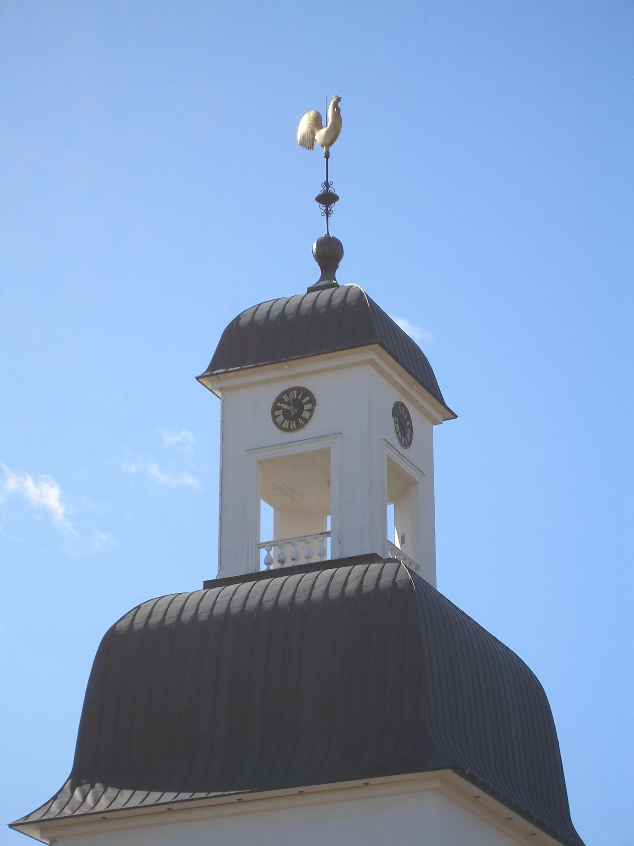 Photo showing: Kågedalens kyrka. Kyrktorn med tupp. 2007 utsedd av Kyrktuppsfrämjandet till "Årets kyrktupp"