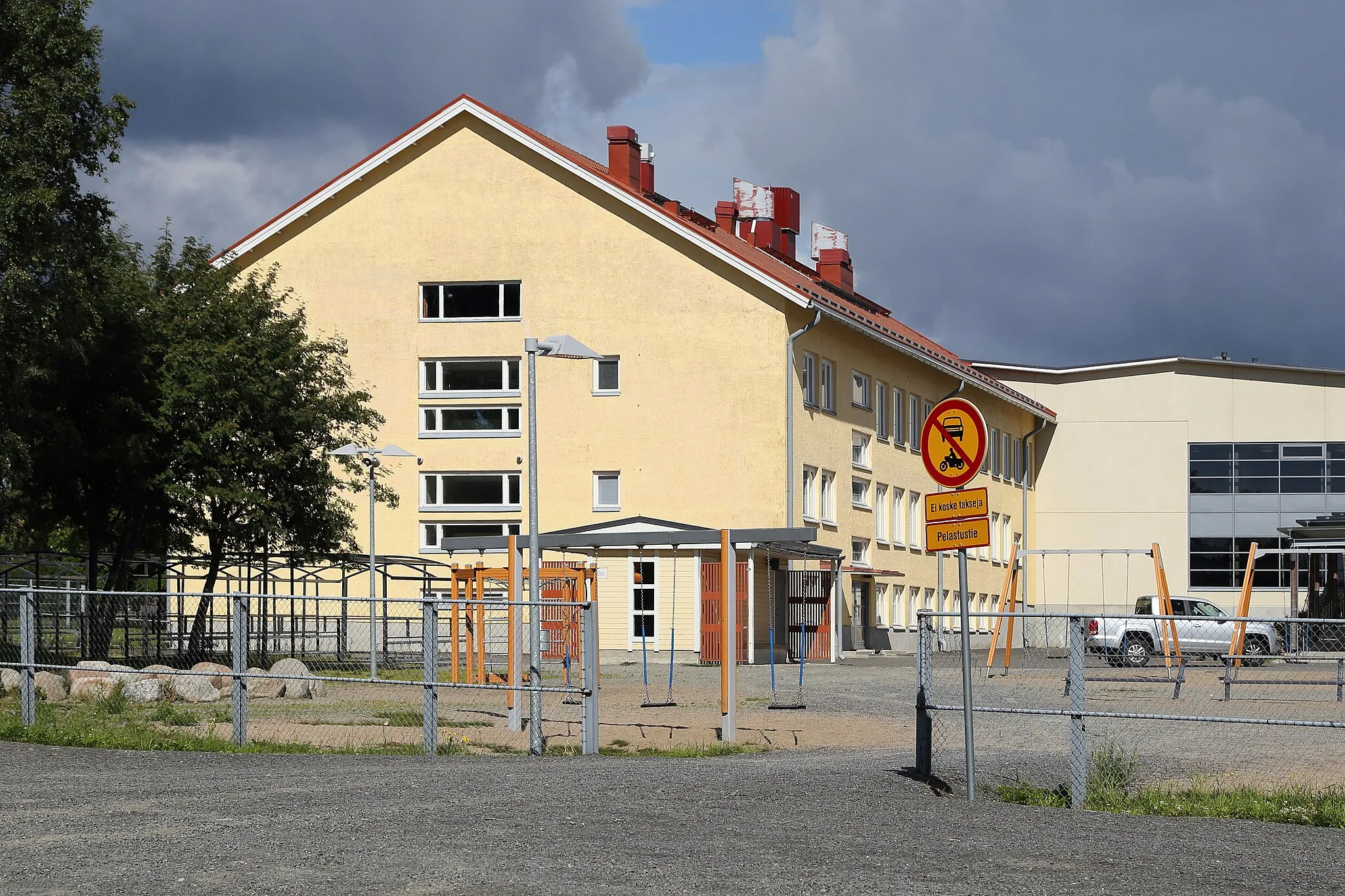 Photo showing: The Syväkangas School in Kemi, Finland.