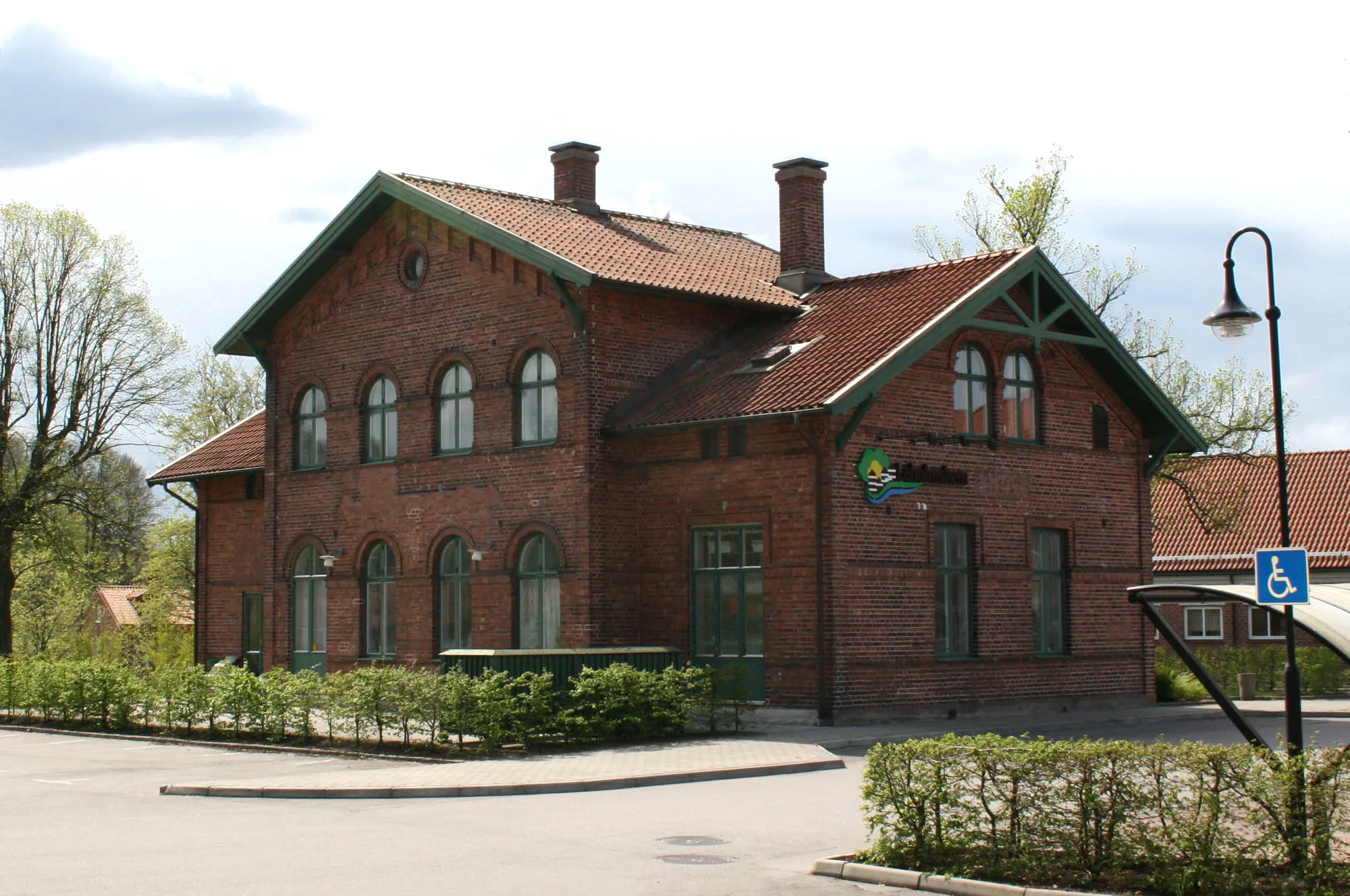 Photo showing: The old railway station at Laholm in Sweden.