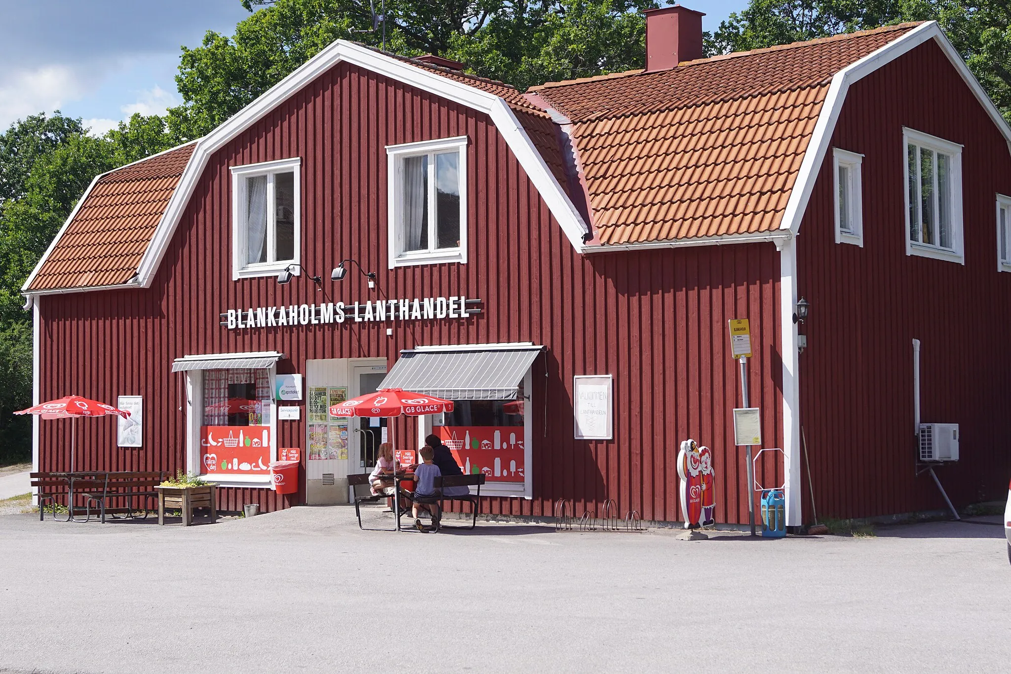 Photo showing: The general store in Blankaholm, Västervik Municipality, Kalmar County, Sweden